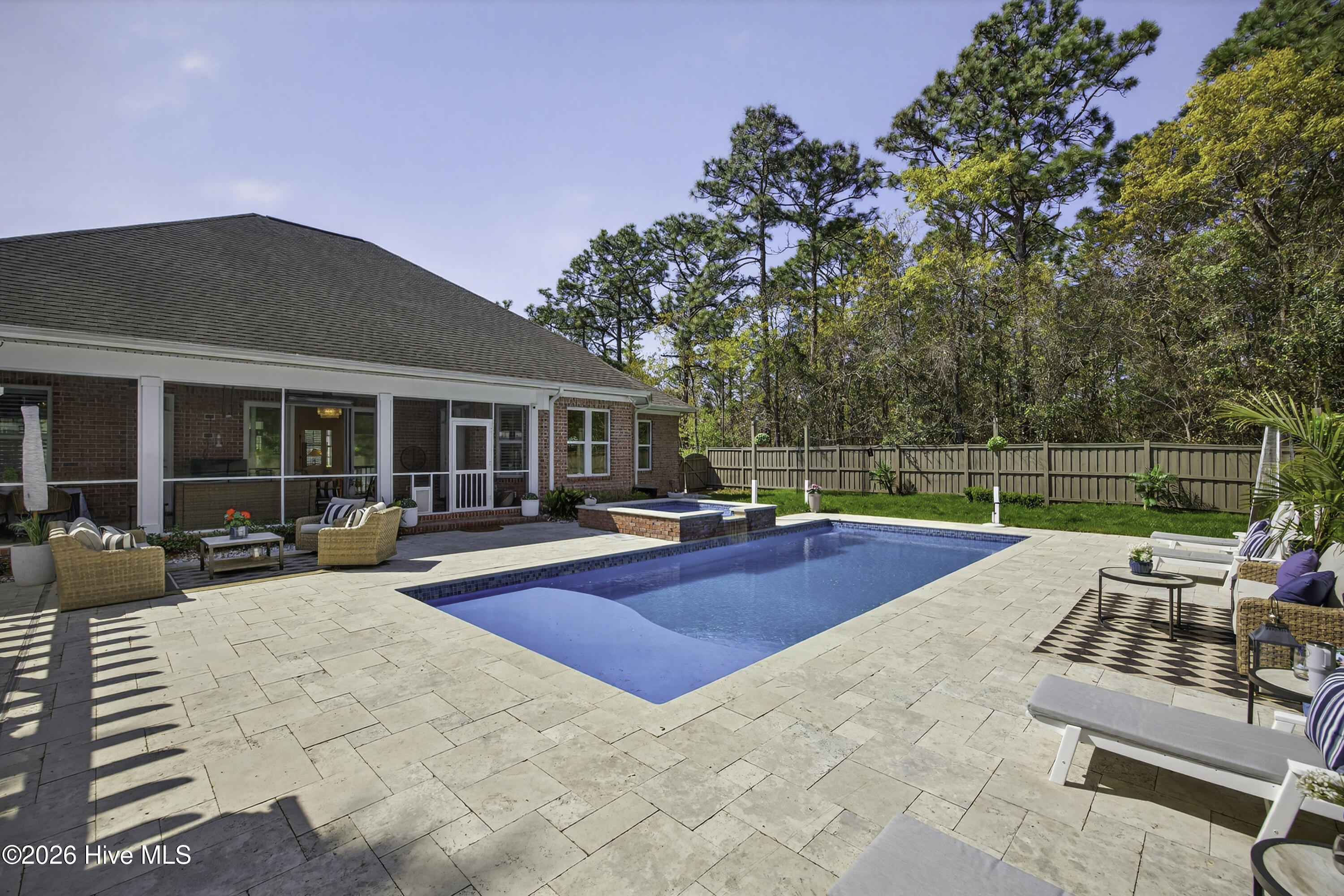 100564665 | Photo 61