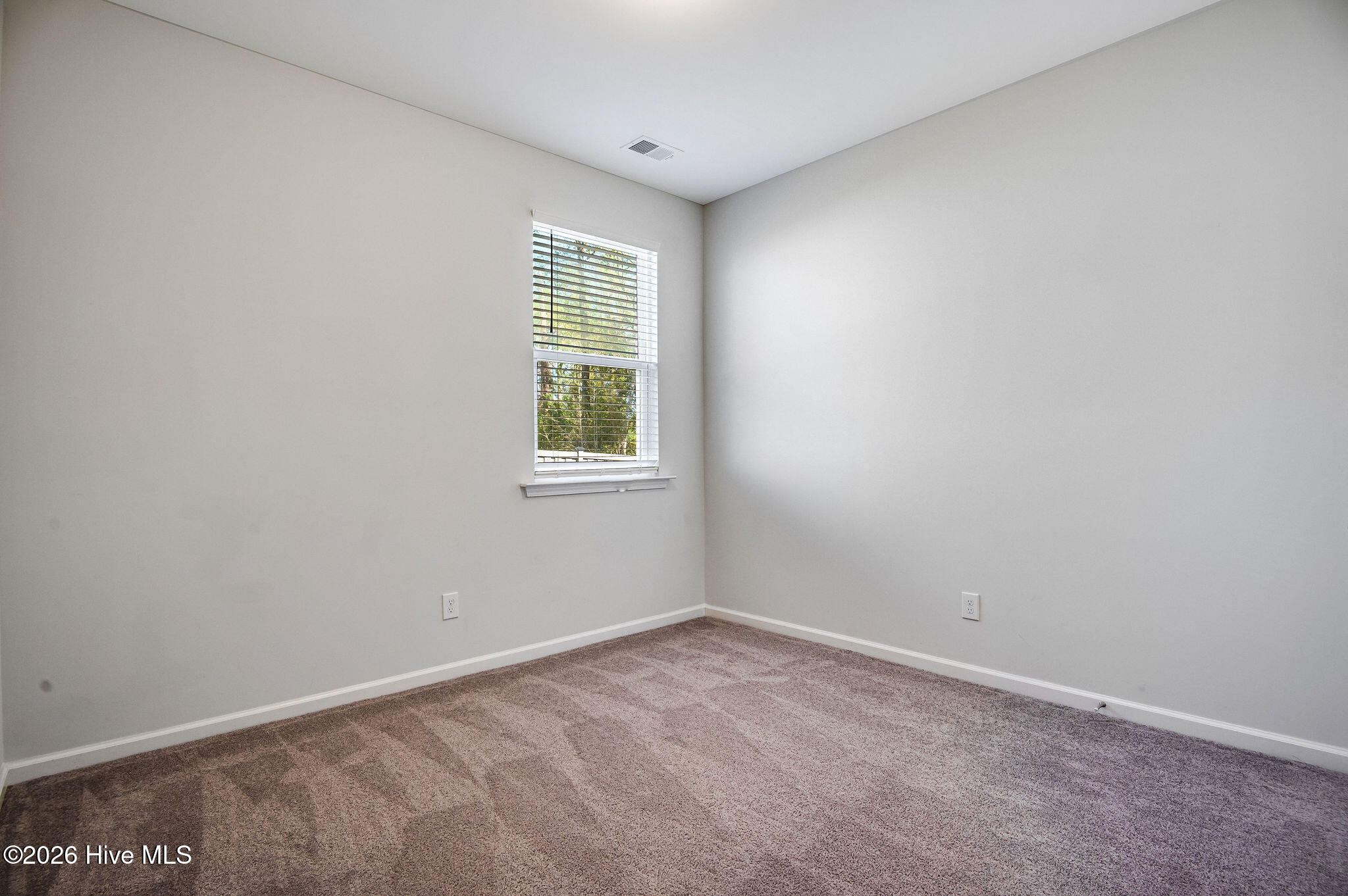 100562701 | Photo 51