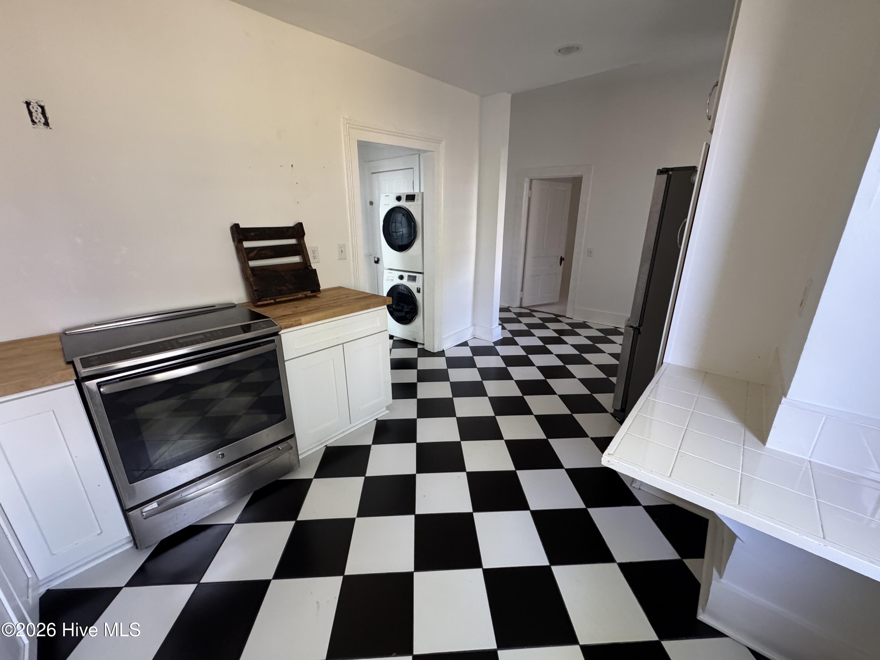 100564454 | Photo 19