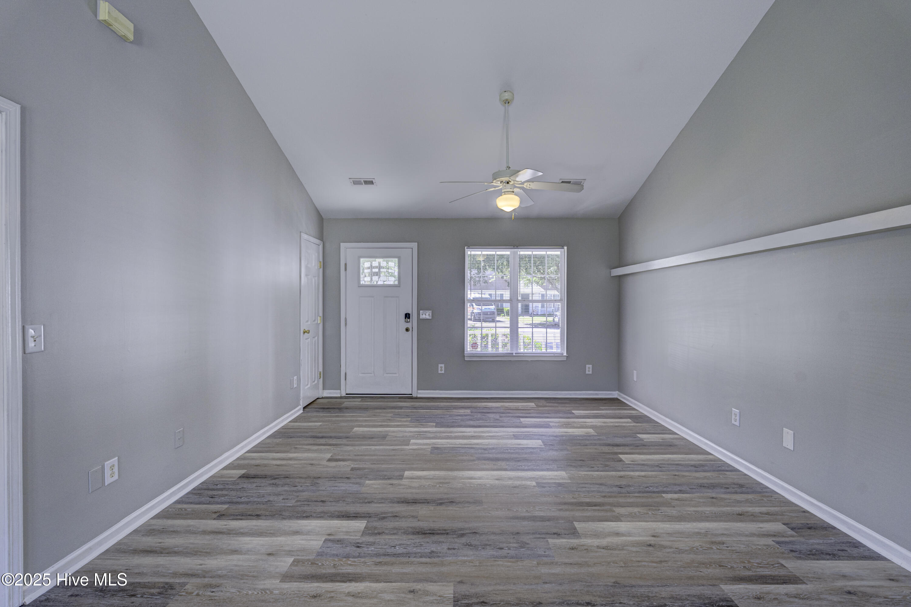 100531286 | Photo 15