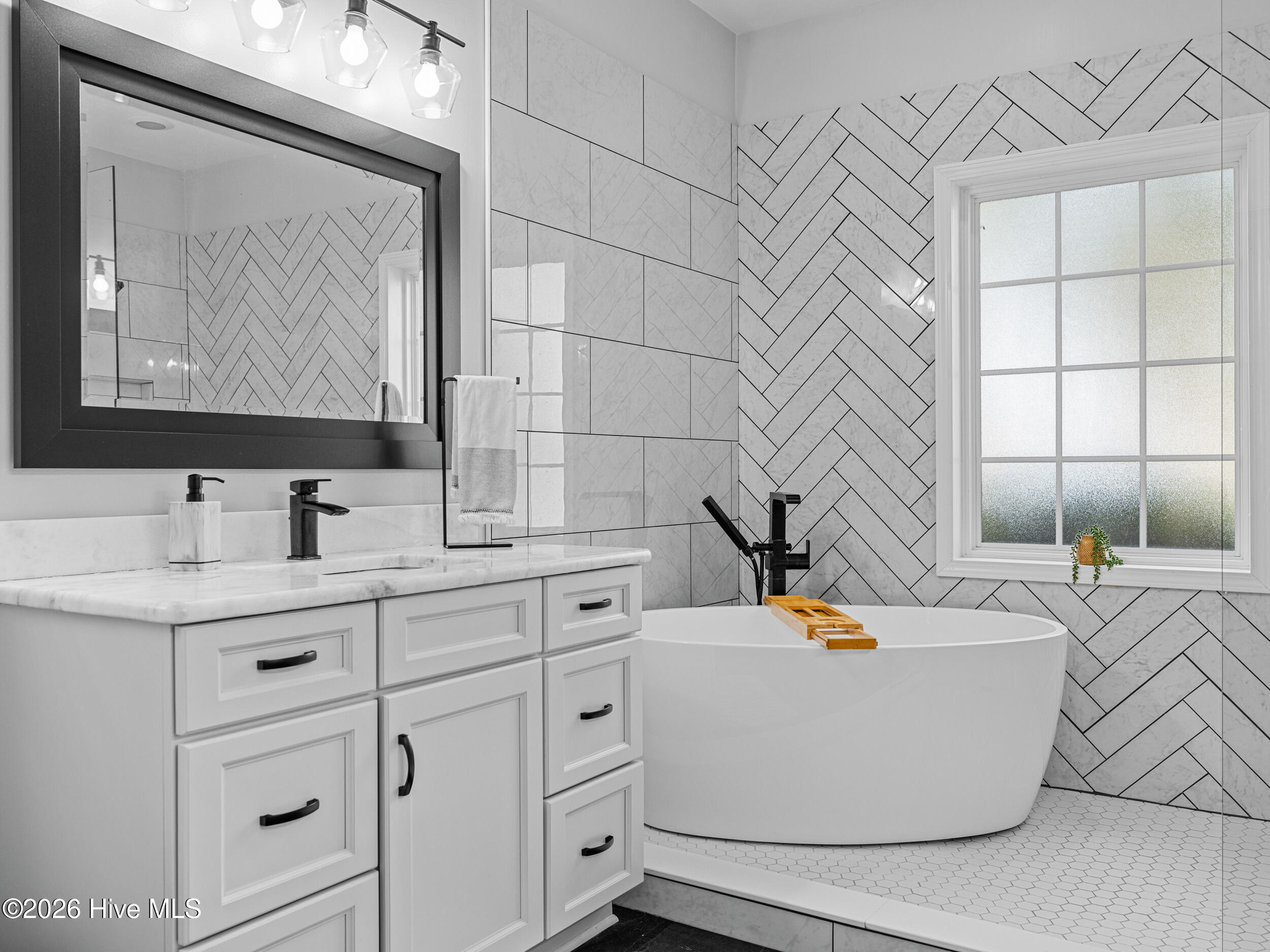 100557590 | Photo 46