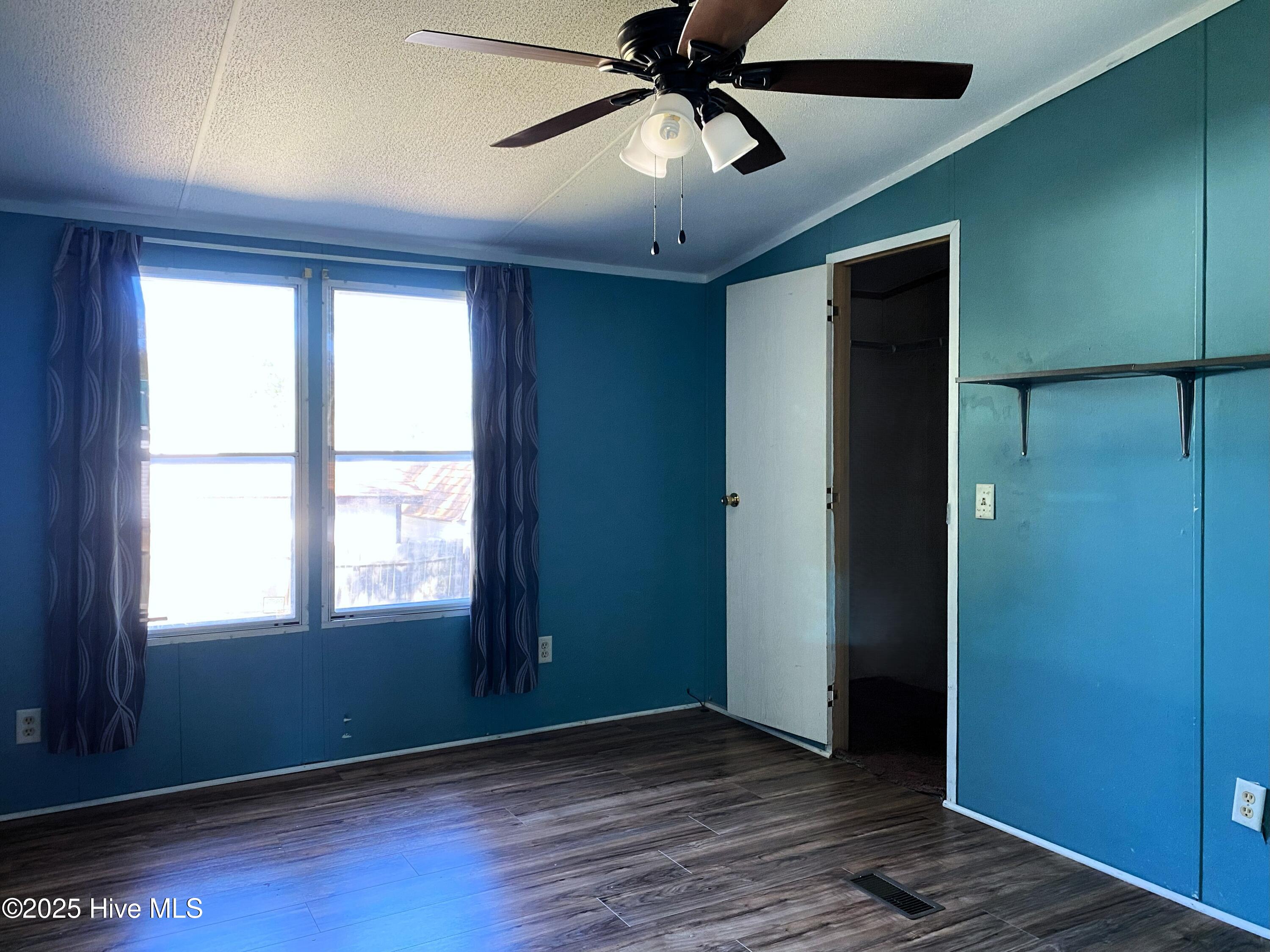 100537784 | Photo 16