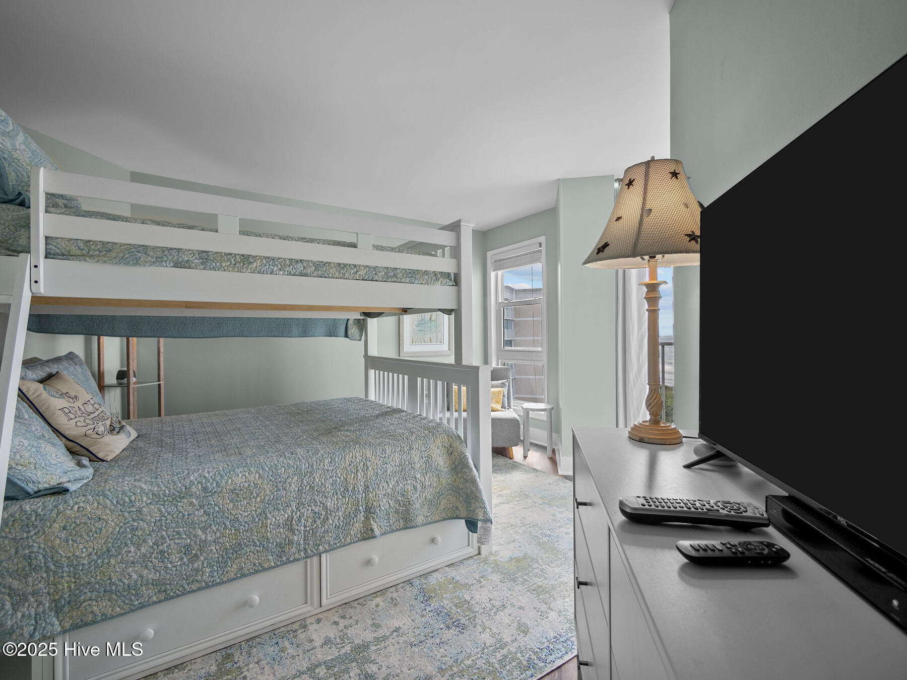 100518726 | Photo 23