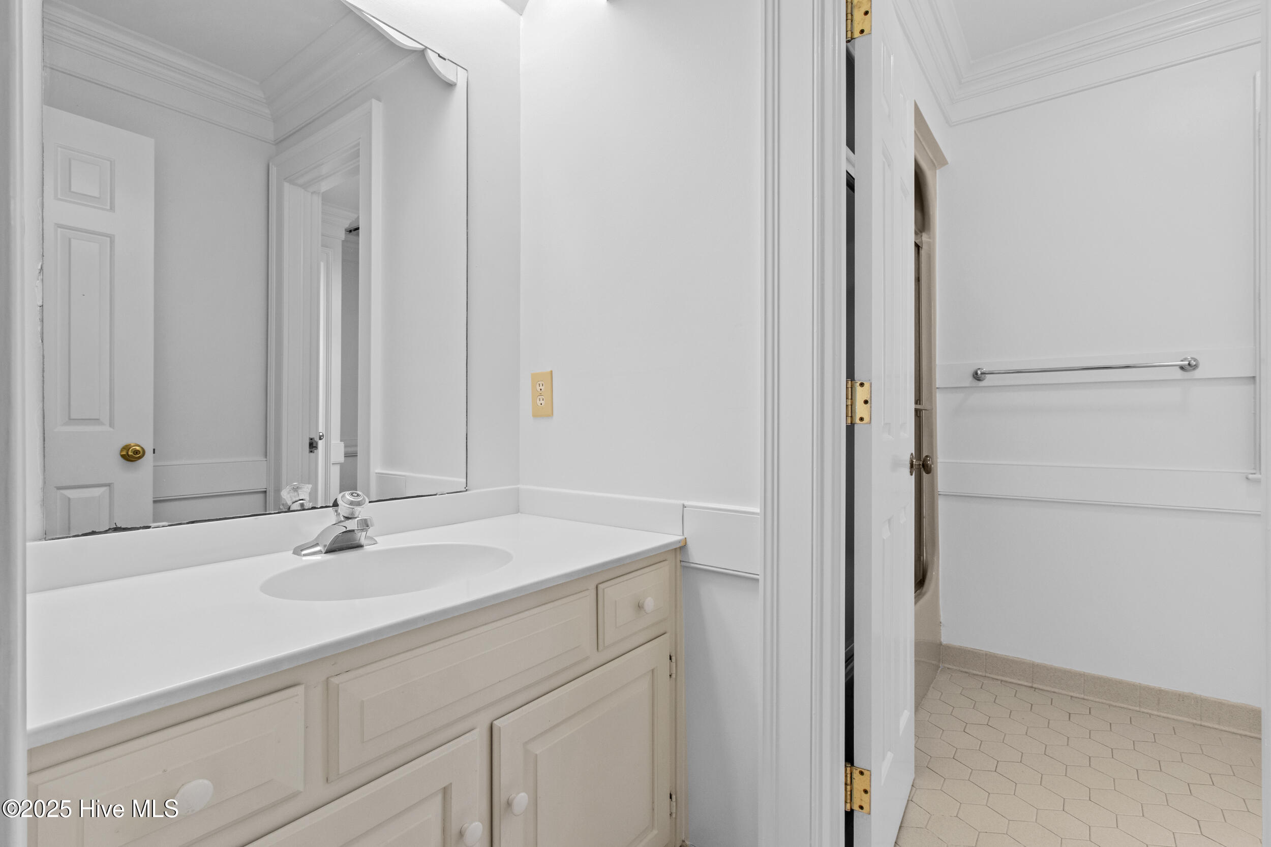 100537664 | Photo 48