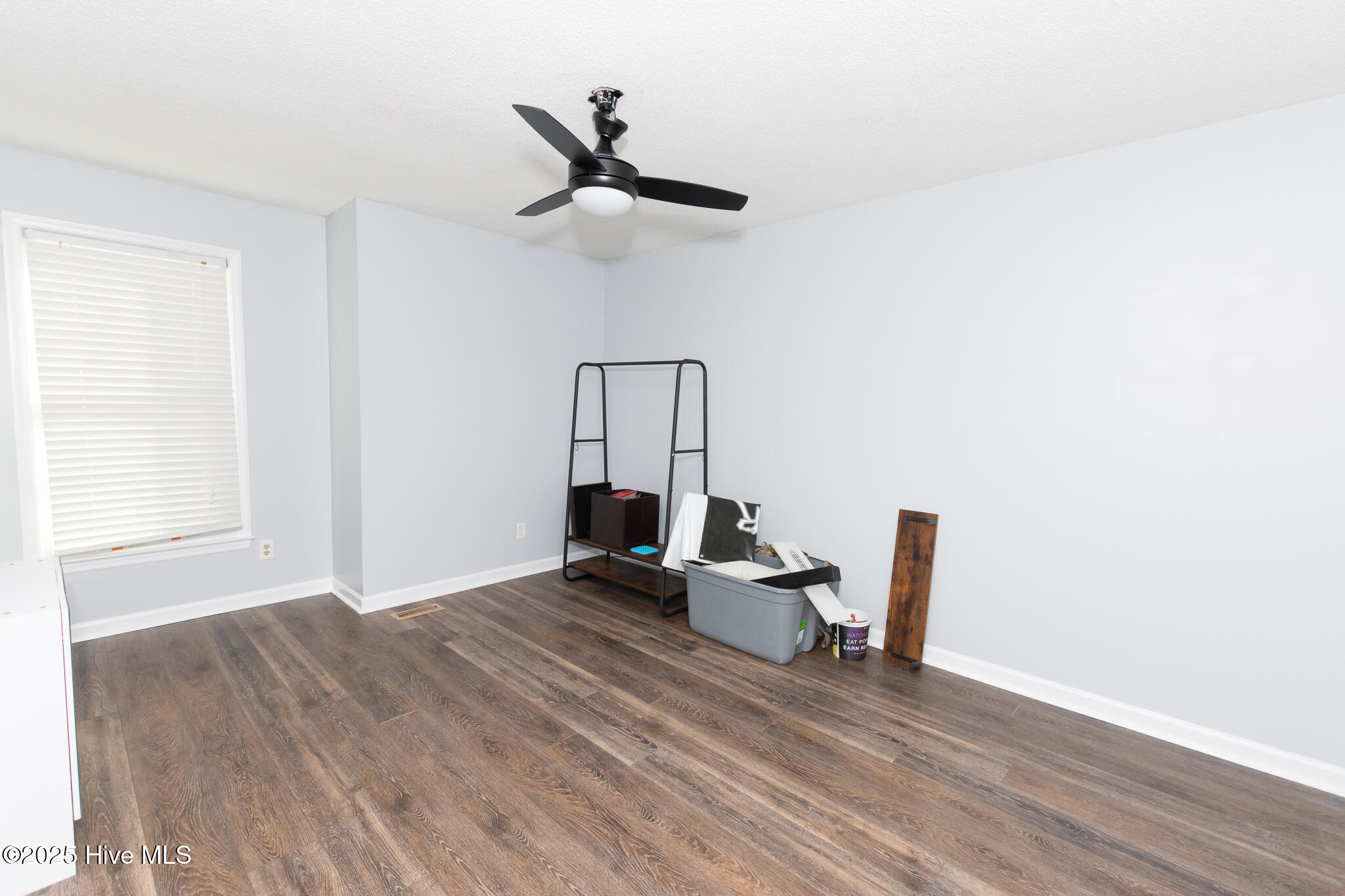 100546000 | Photo 30