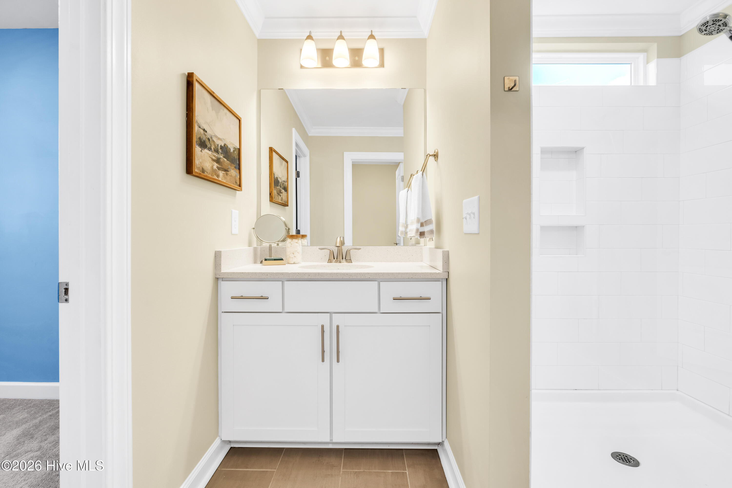 100548253 | Photo 33