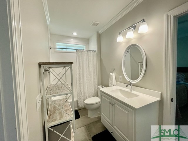Tub/Shower-
Jack & Jill Bath
