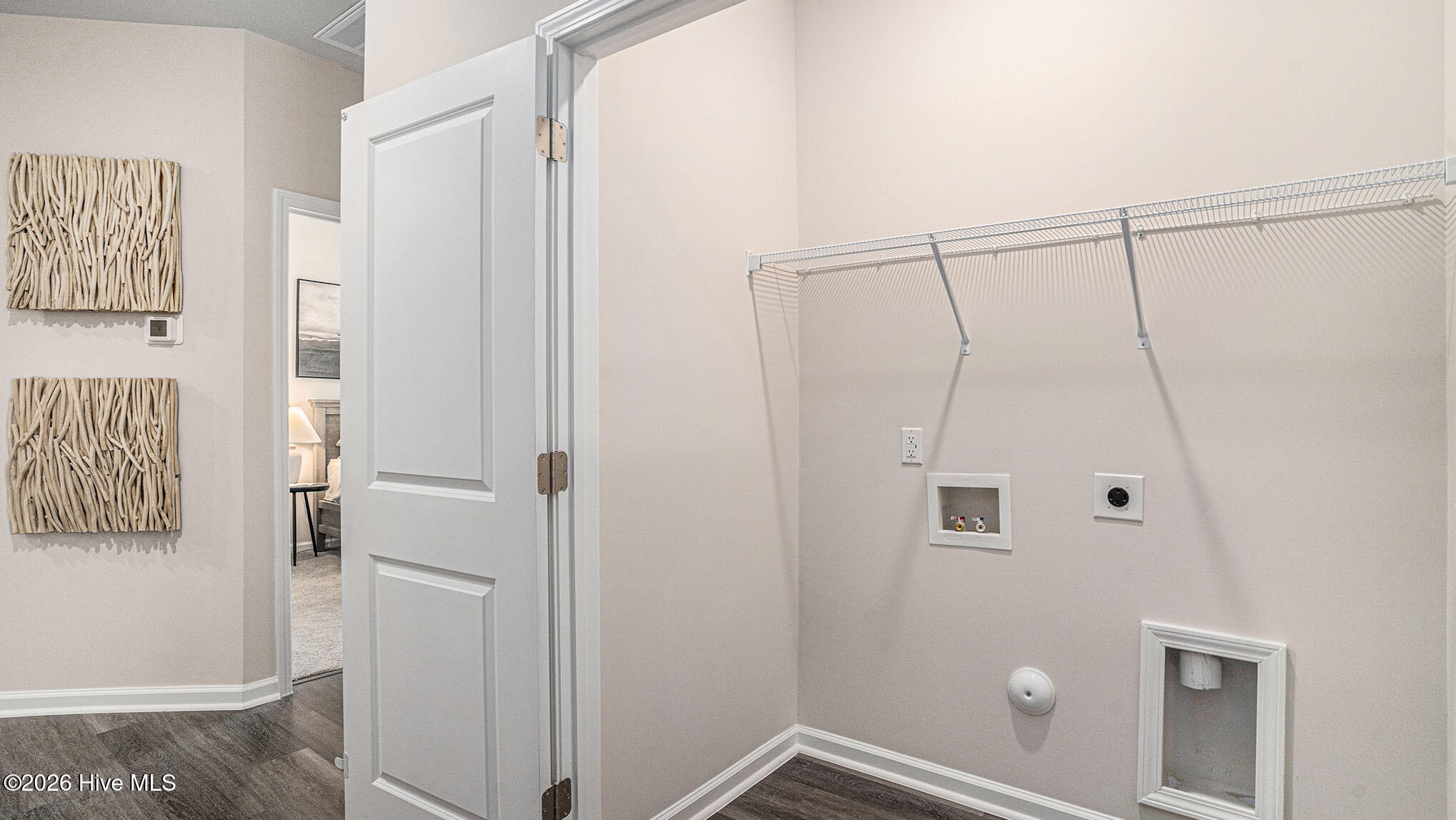 100550608 | Photo 12