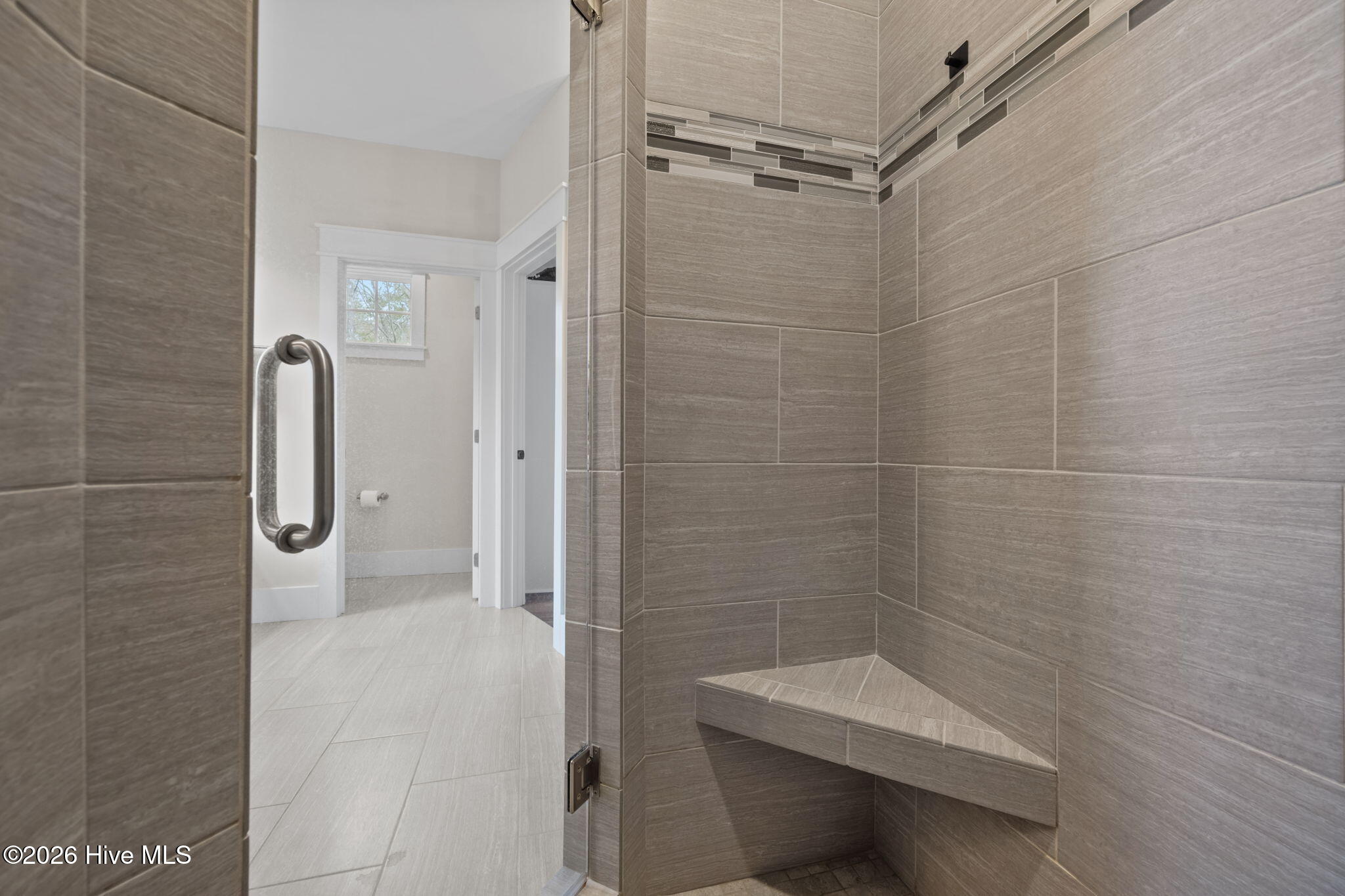 100562487 | Photo 30