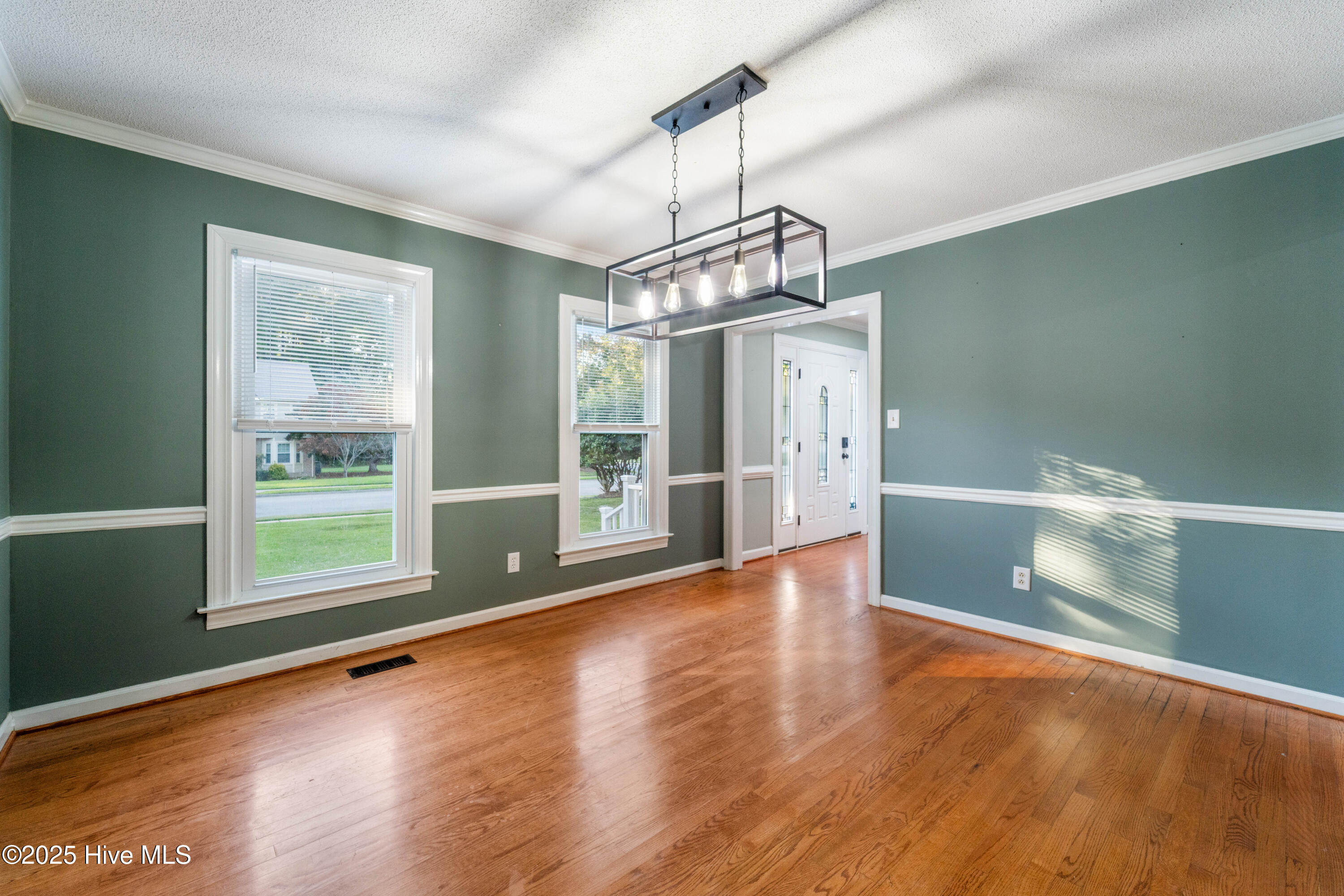 100527968 | Photo 54