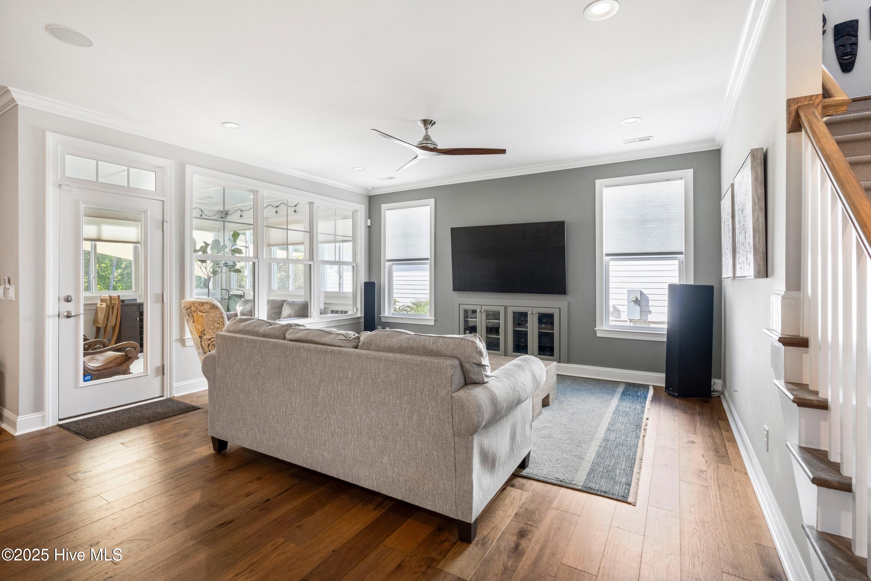 100551438 | Photo 26