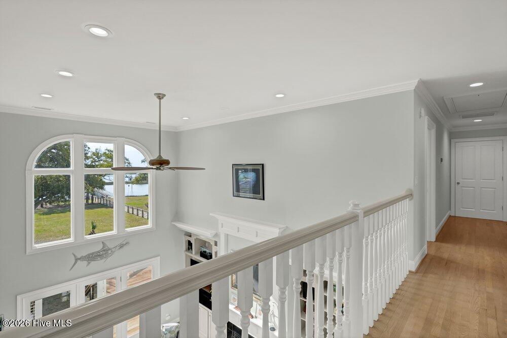 100563942 | Photo 42