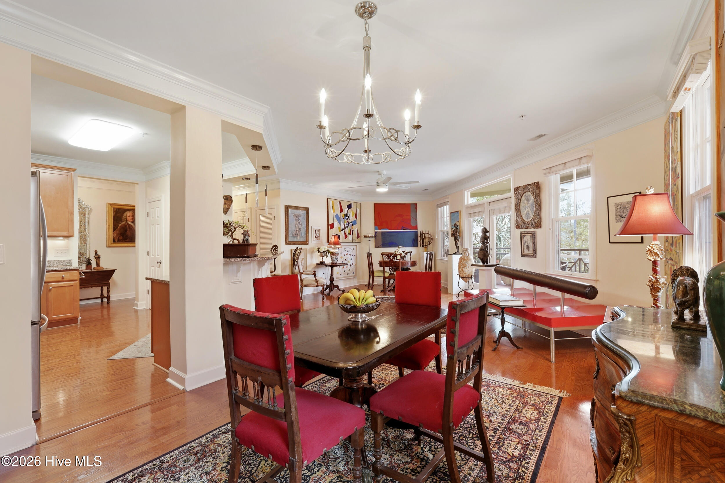 100556037 | Photo 18