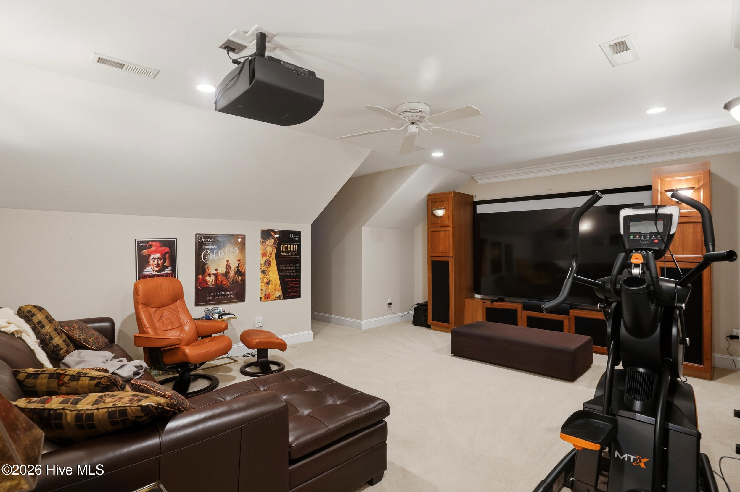 100563171 | Photo 30