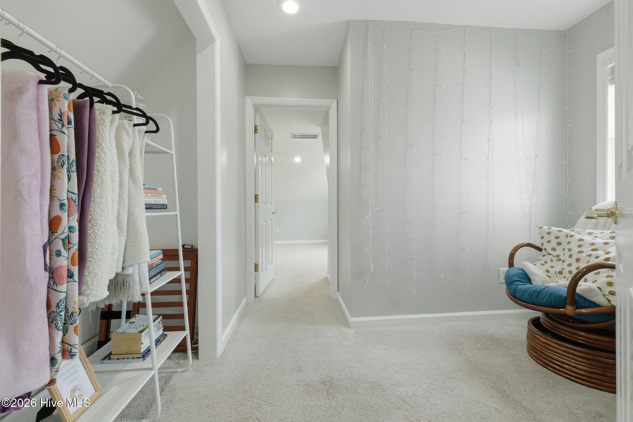 100565537 | Photo 84