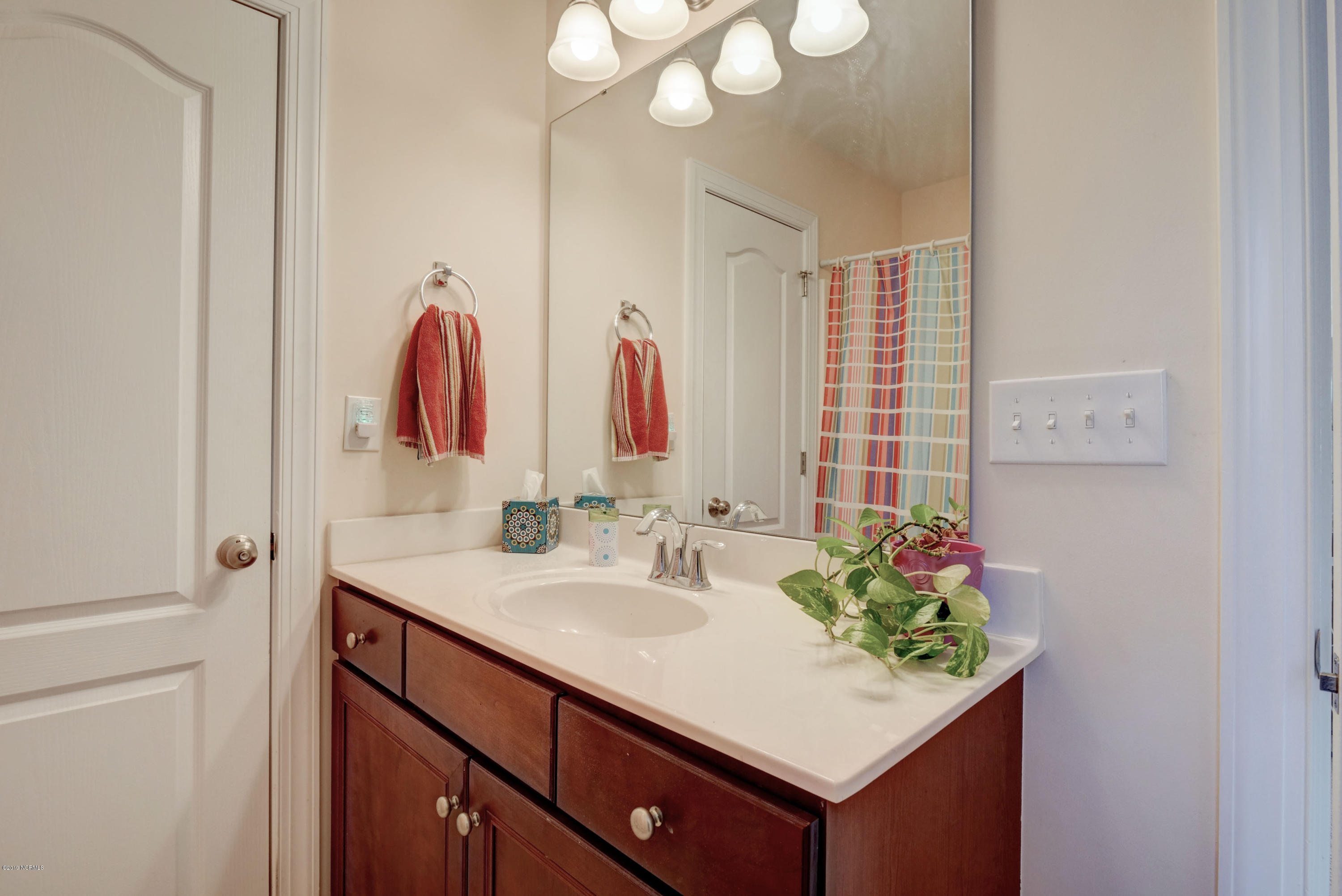 100551569 | Photo 27