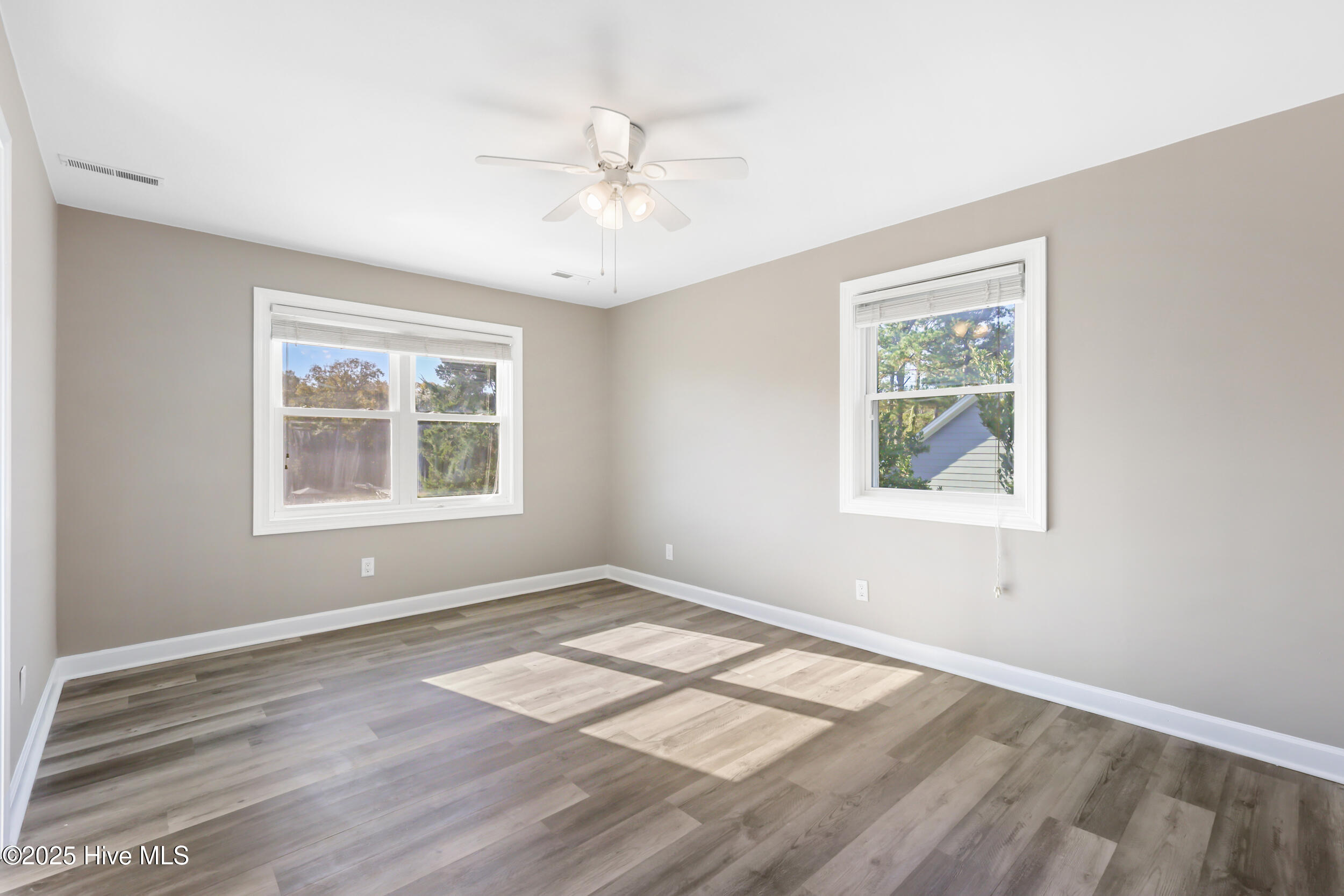 100542075 | Photo 28