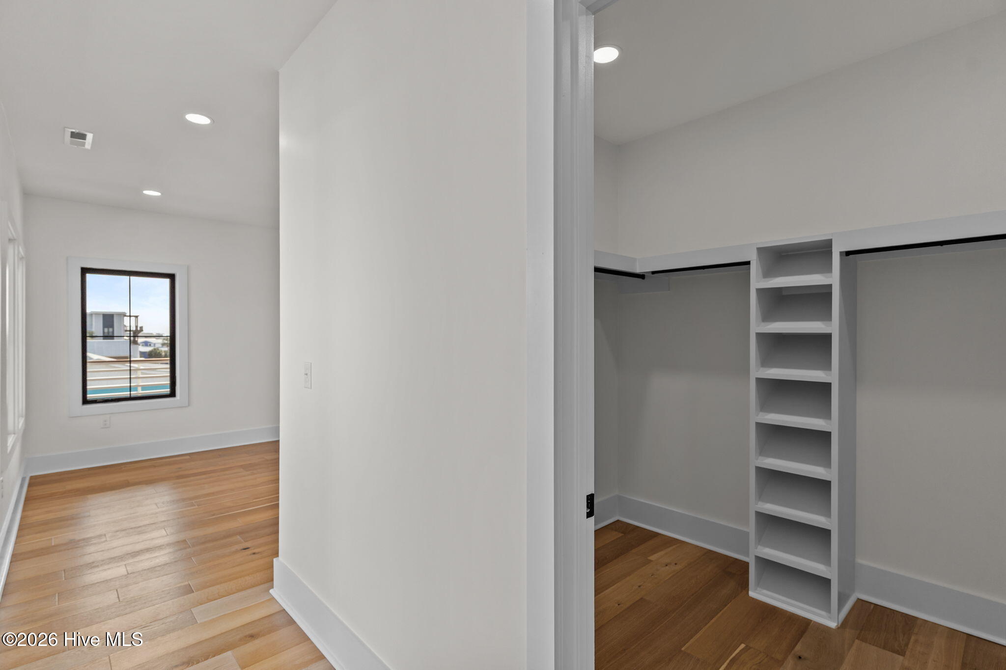 100553287 | Photo 63