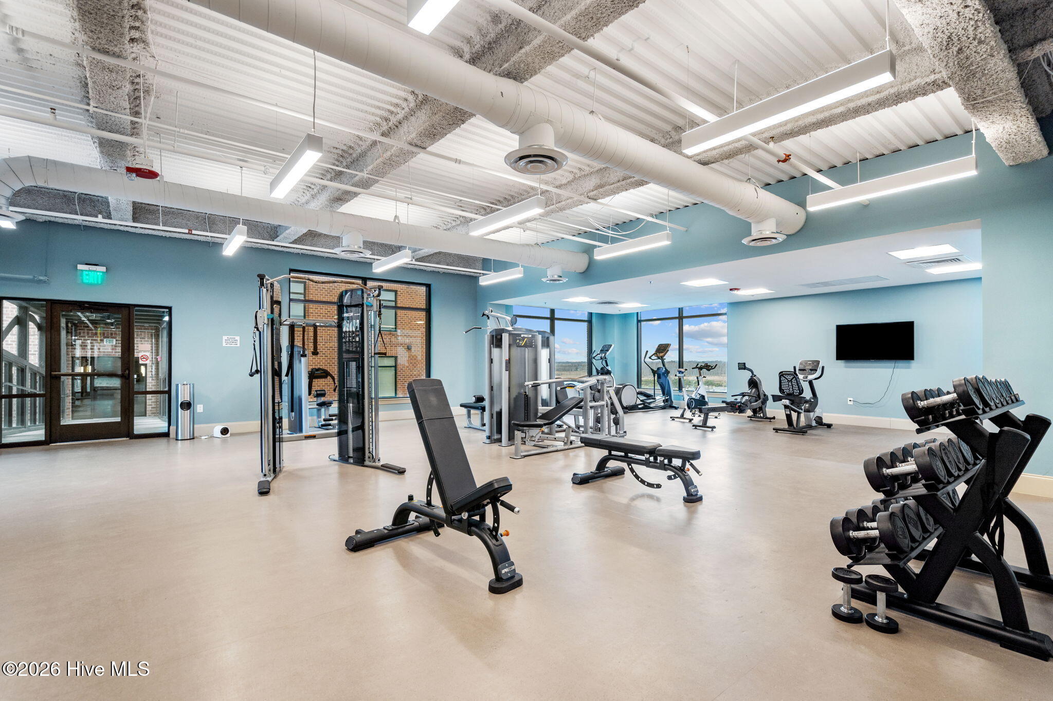 100565283 | Photo 51