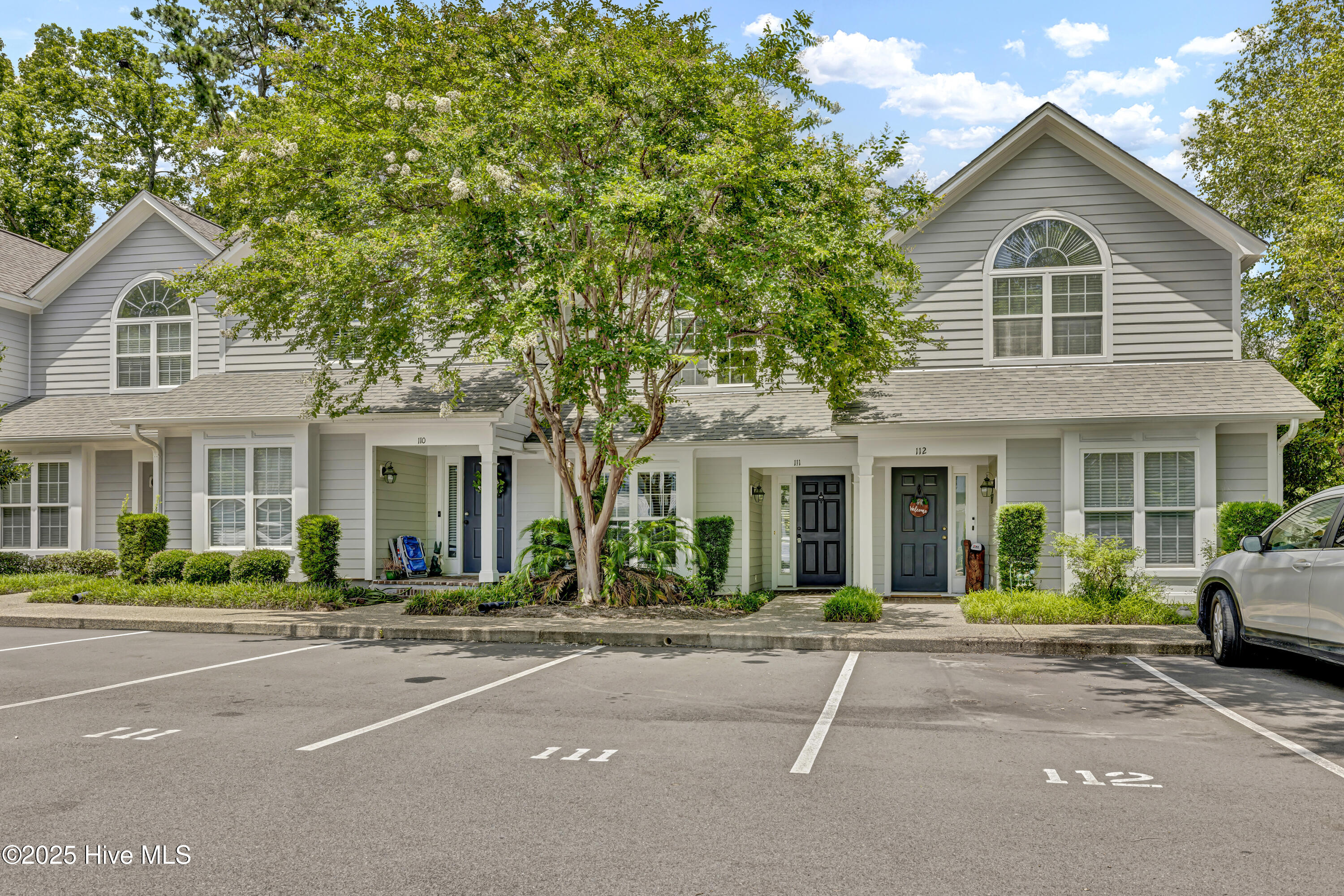 100496001 | Photo 24