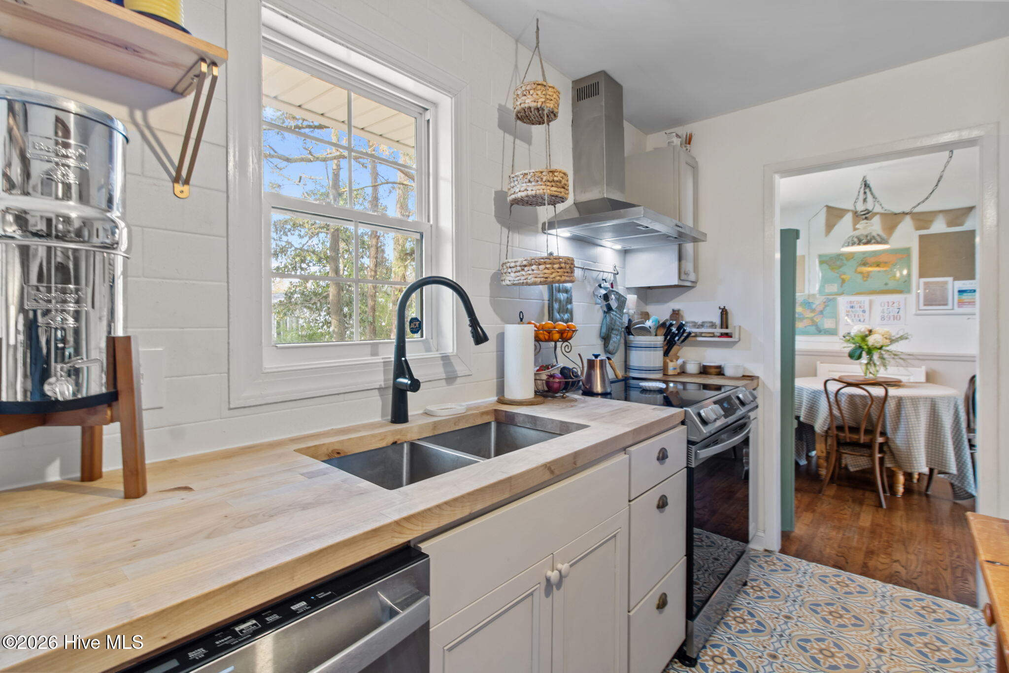 100561394 | Photo 10