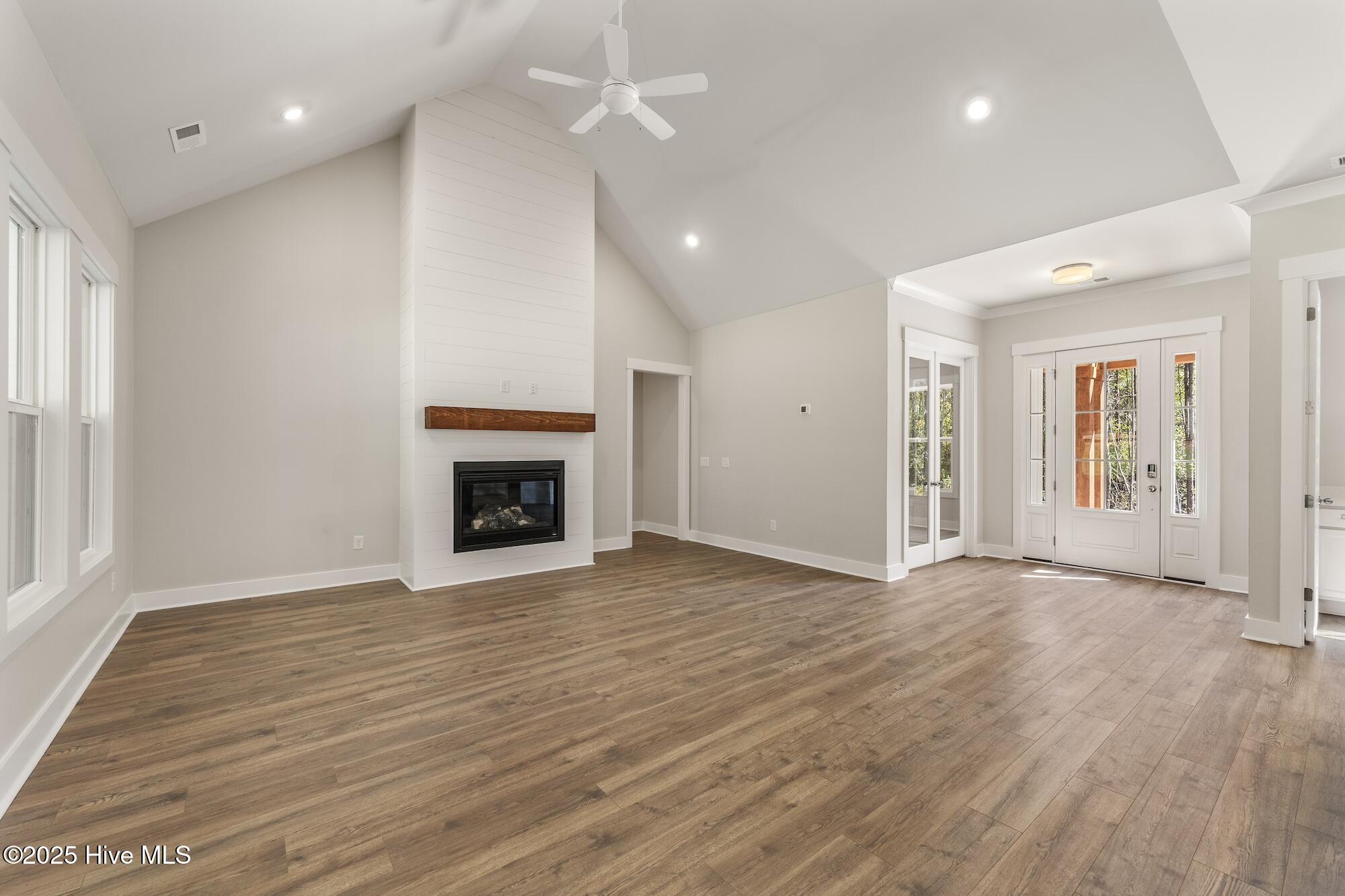 100542321 | Photo 14