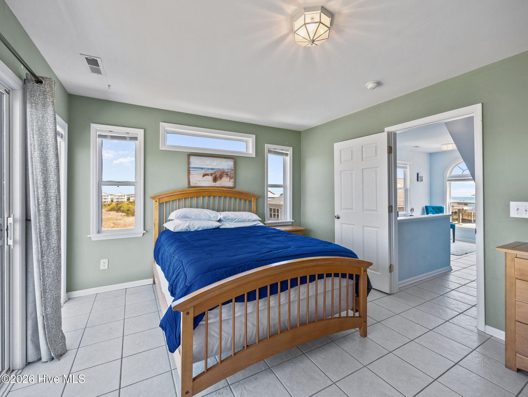 100564989 | Photo 31