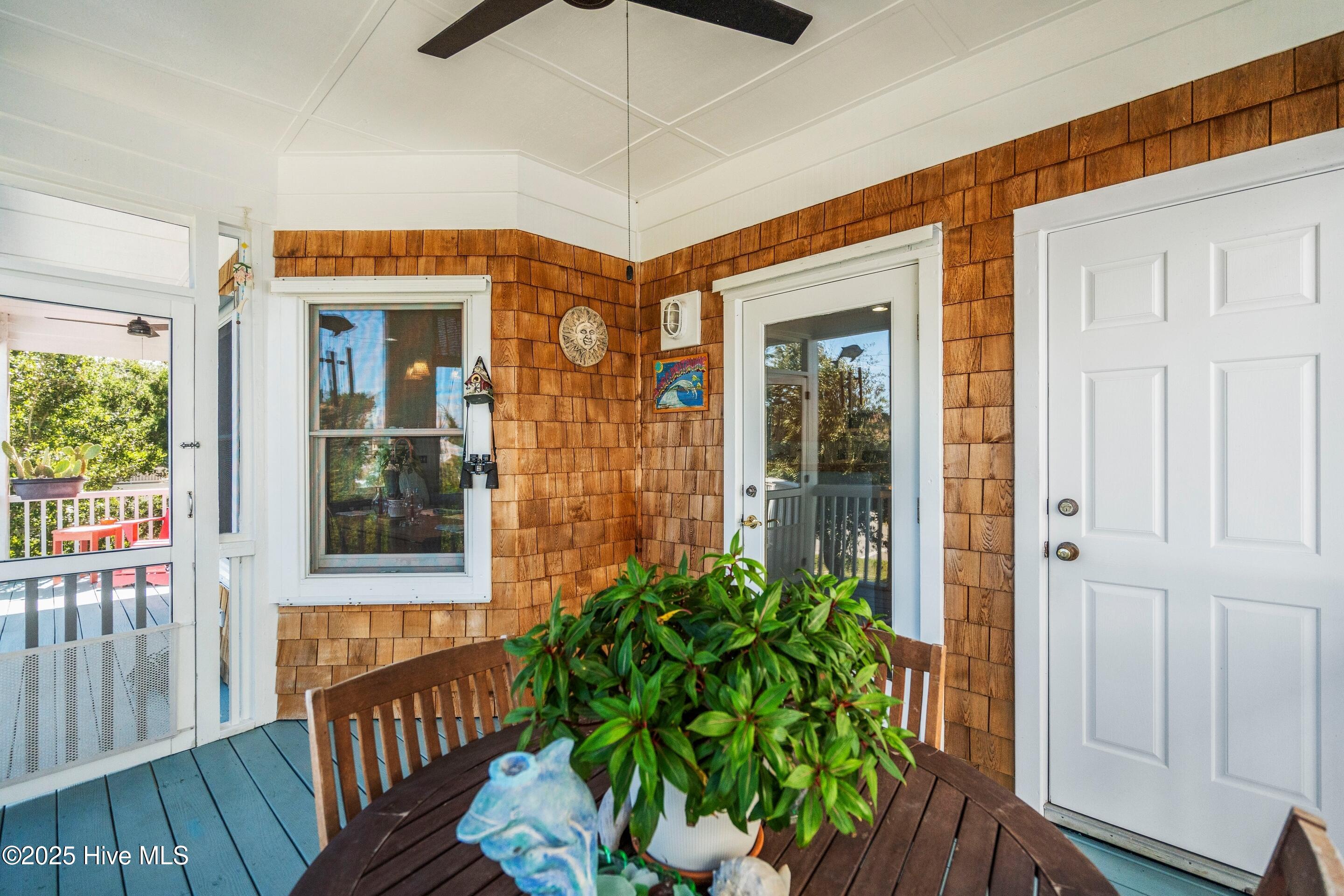 100535794 | Photo 32