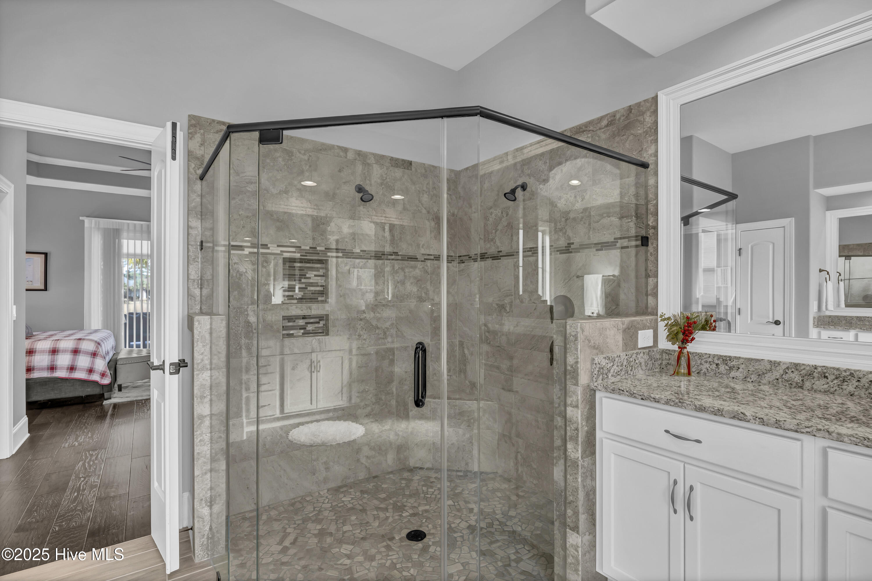 100546758 | Photo 27