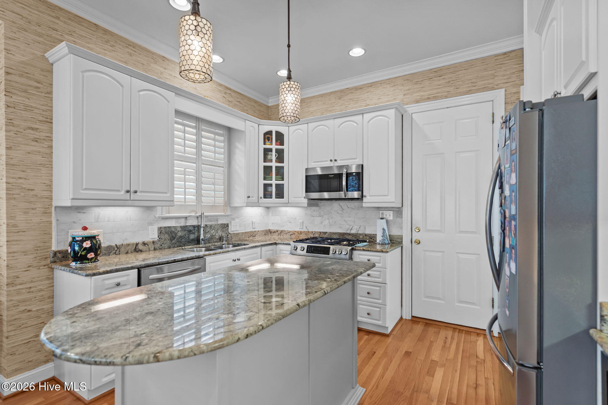 100554468 | Photo 16