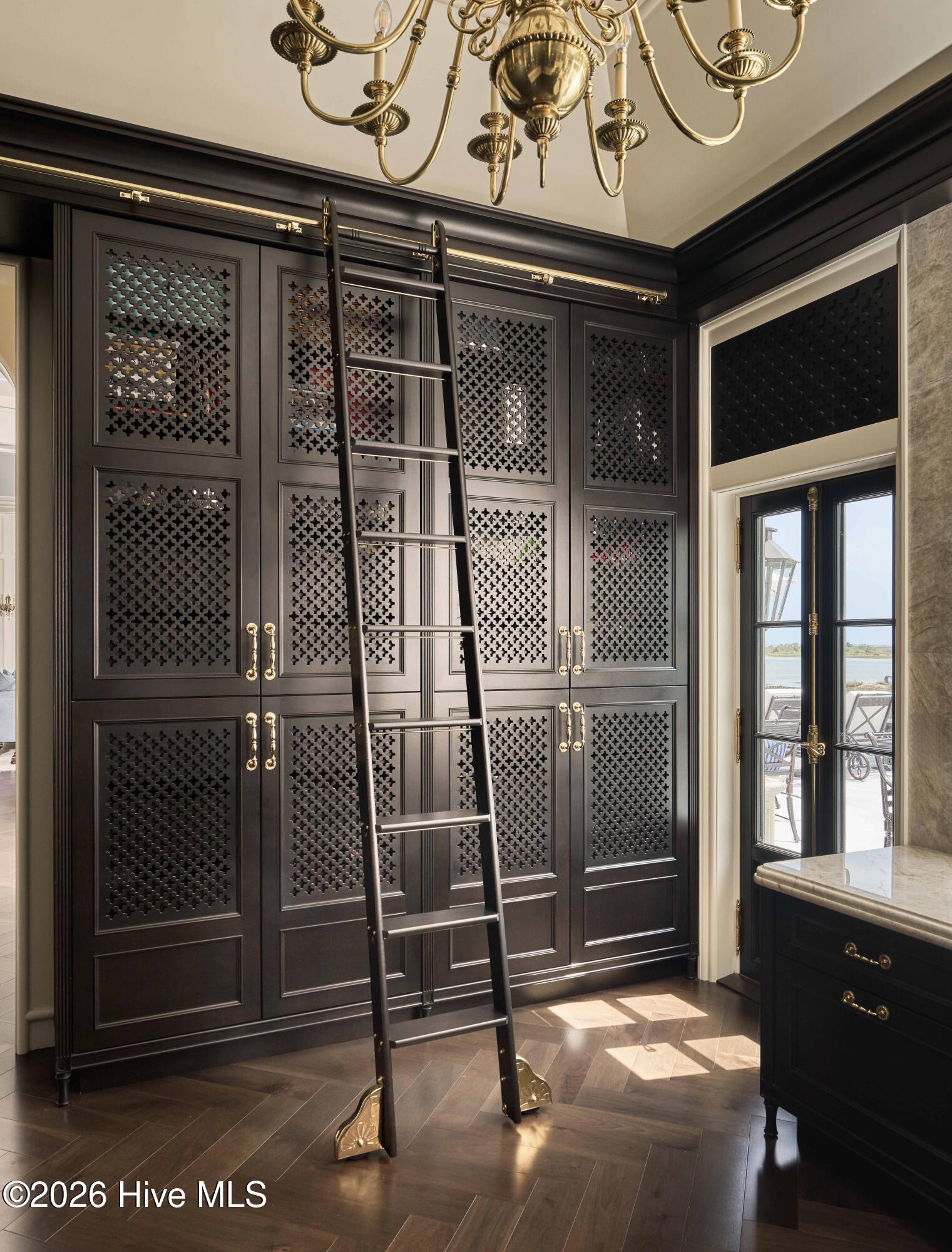 100569177 | Photo 27