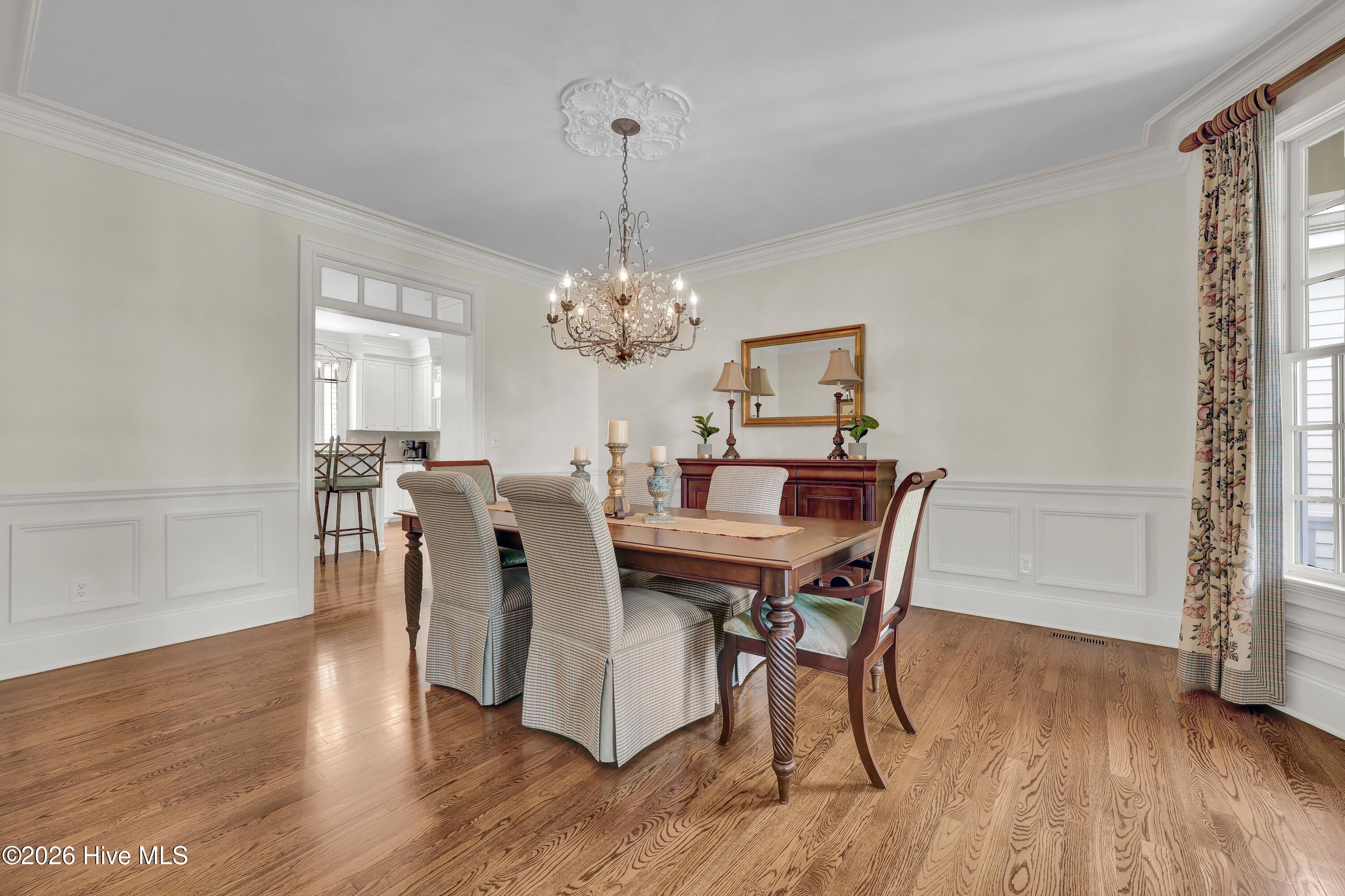 100569370 | Photo 10