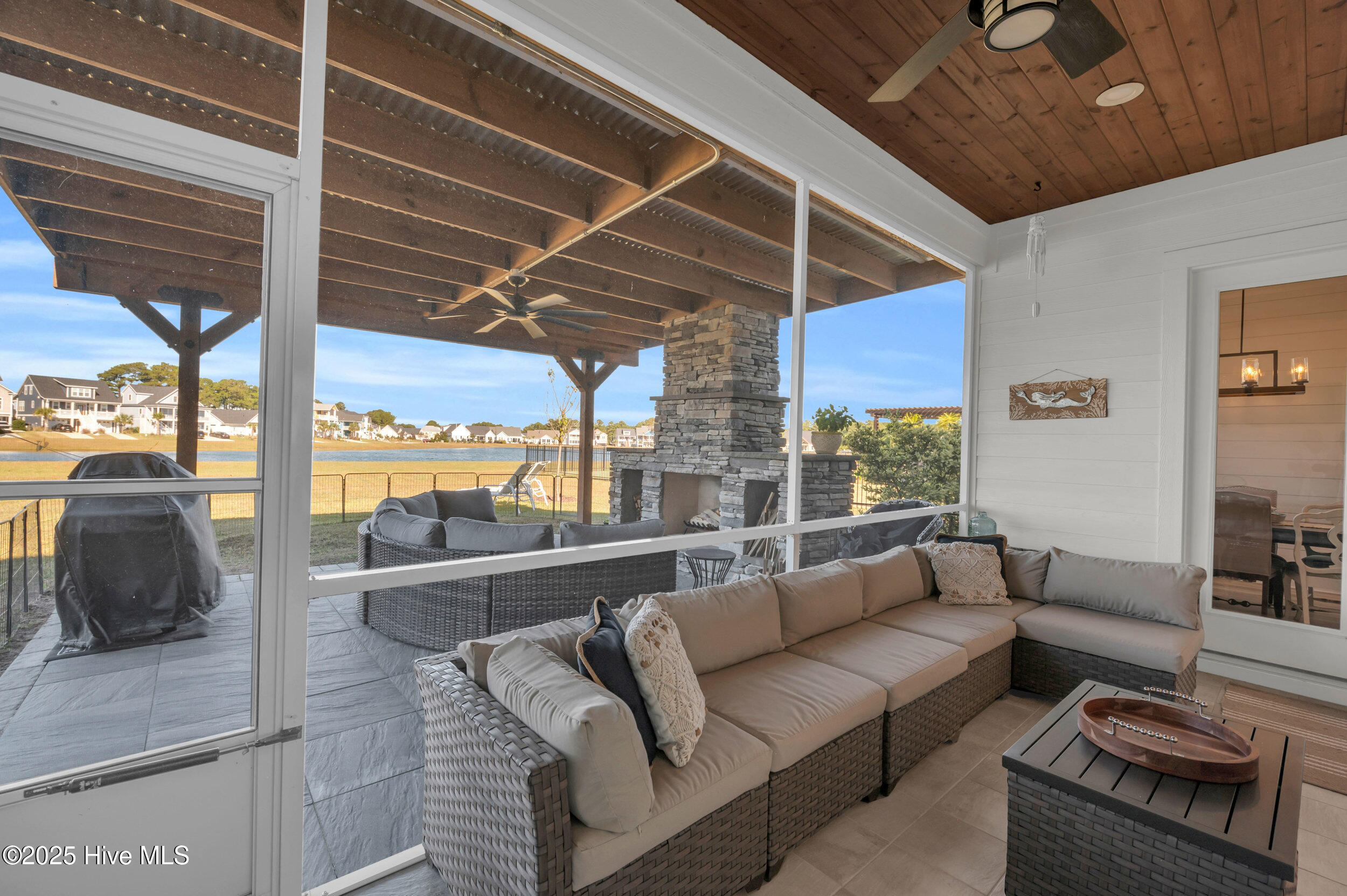 100543268 | Photo 45