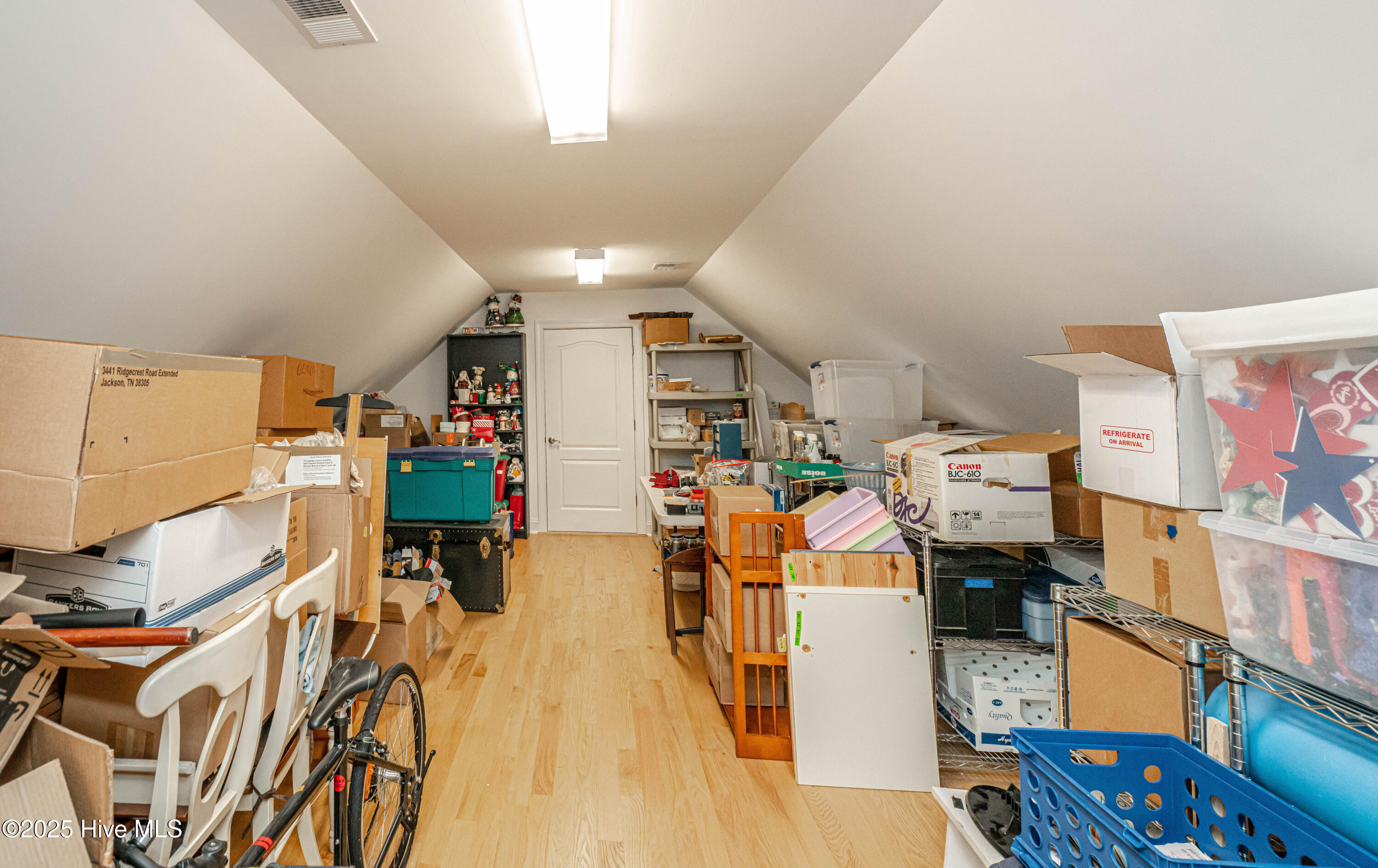 100549675 | Photo 51