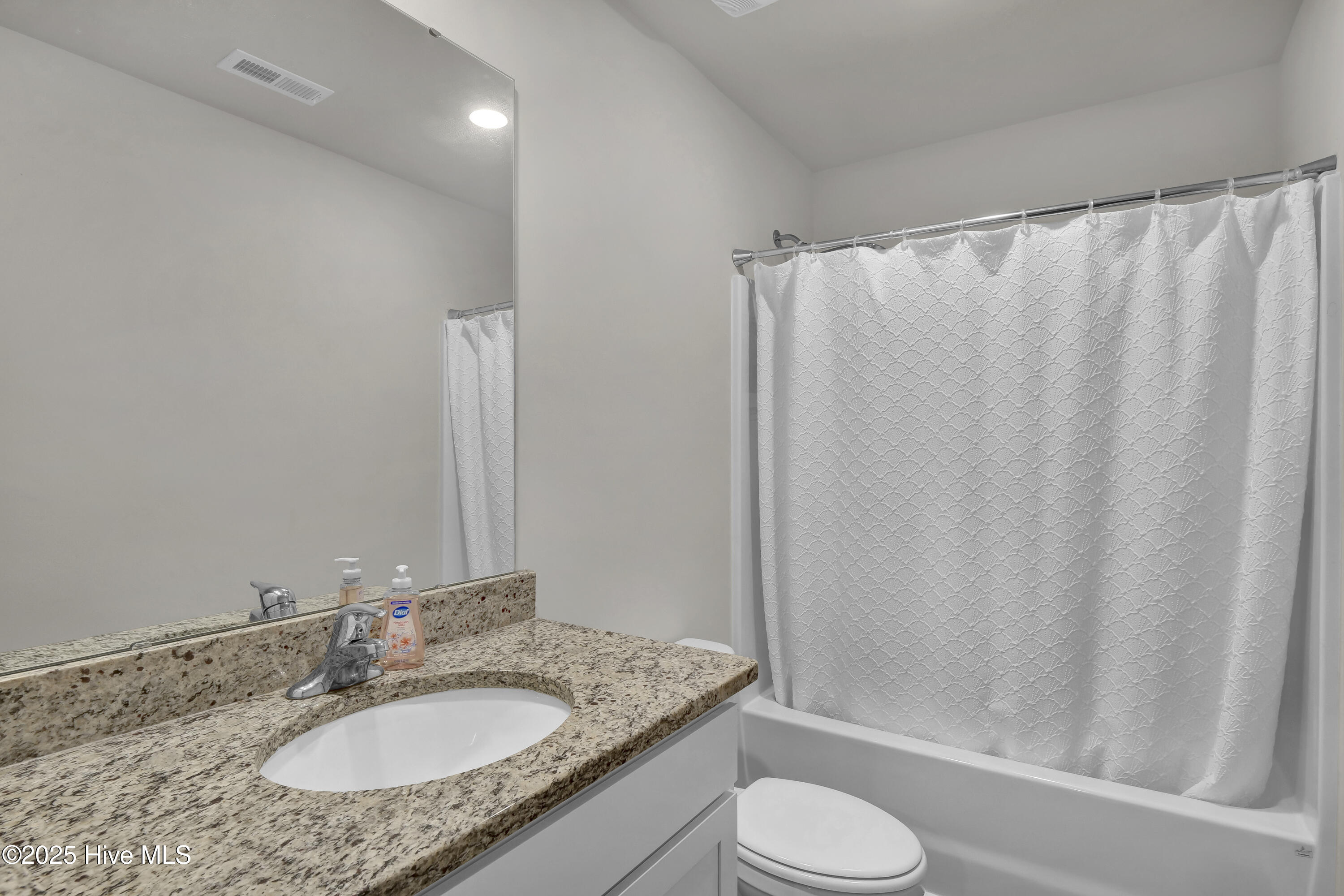 100533254 | Photo 26