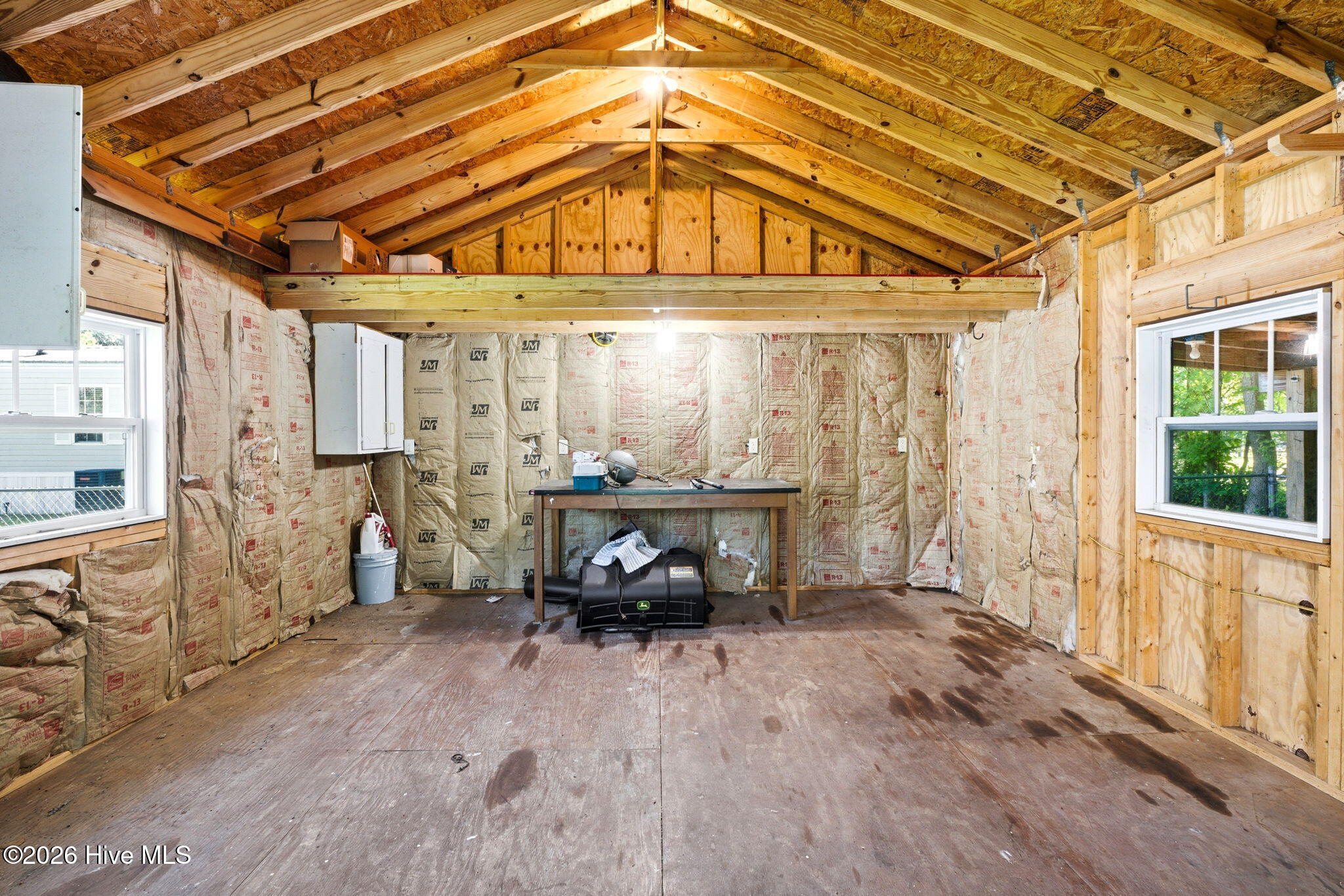 100568157 | Photo 43