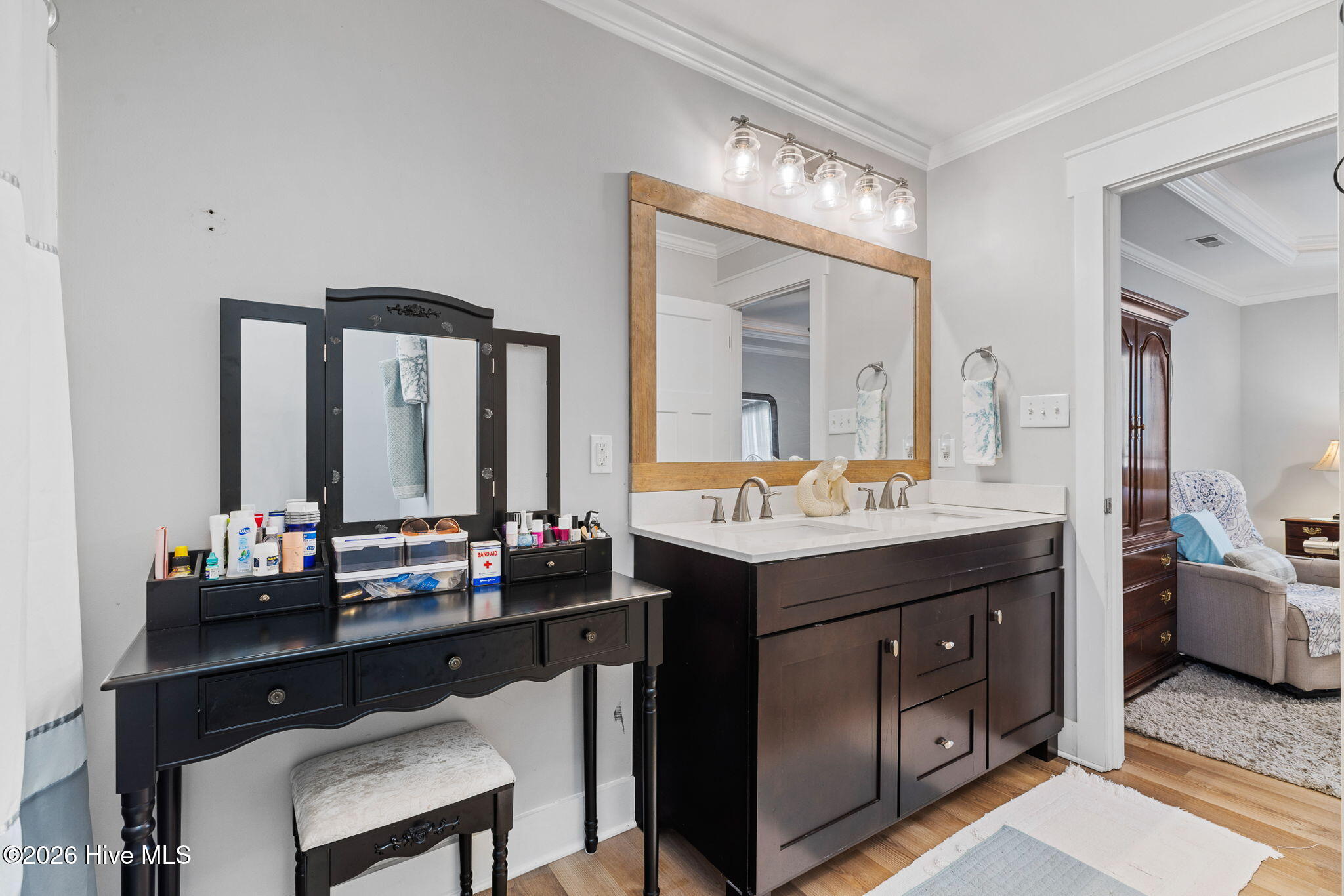 100562103 | Photo 23