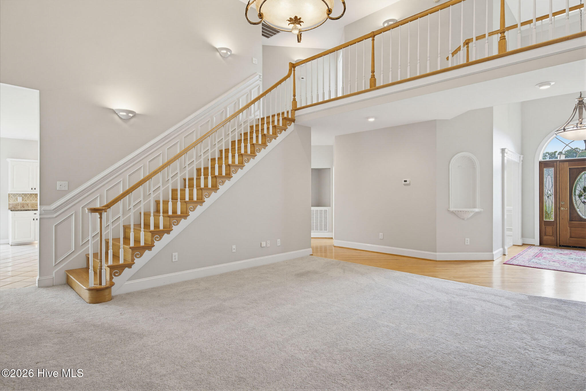 100570266 | Photo 13