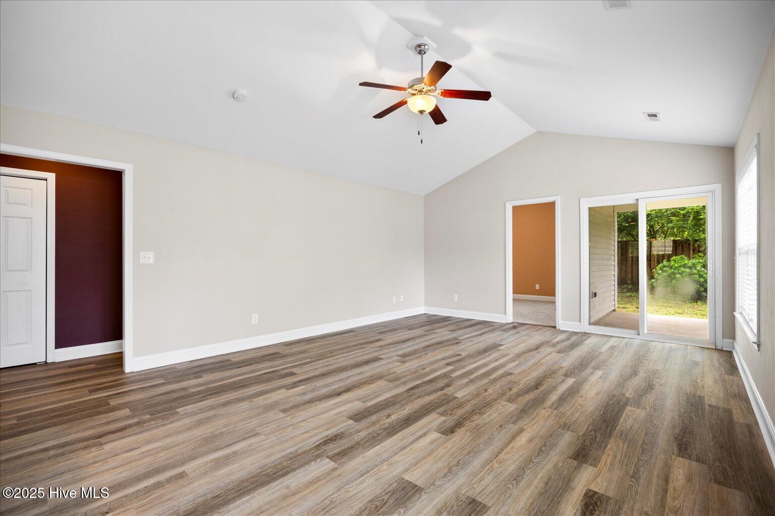 100523963 | Photo 26