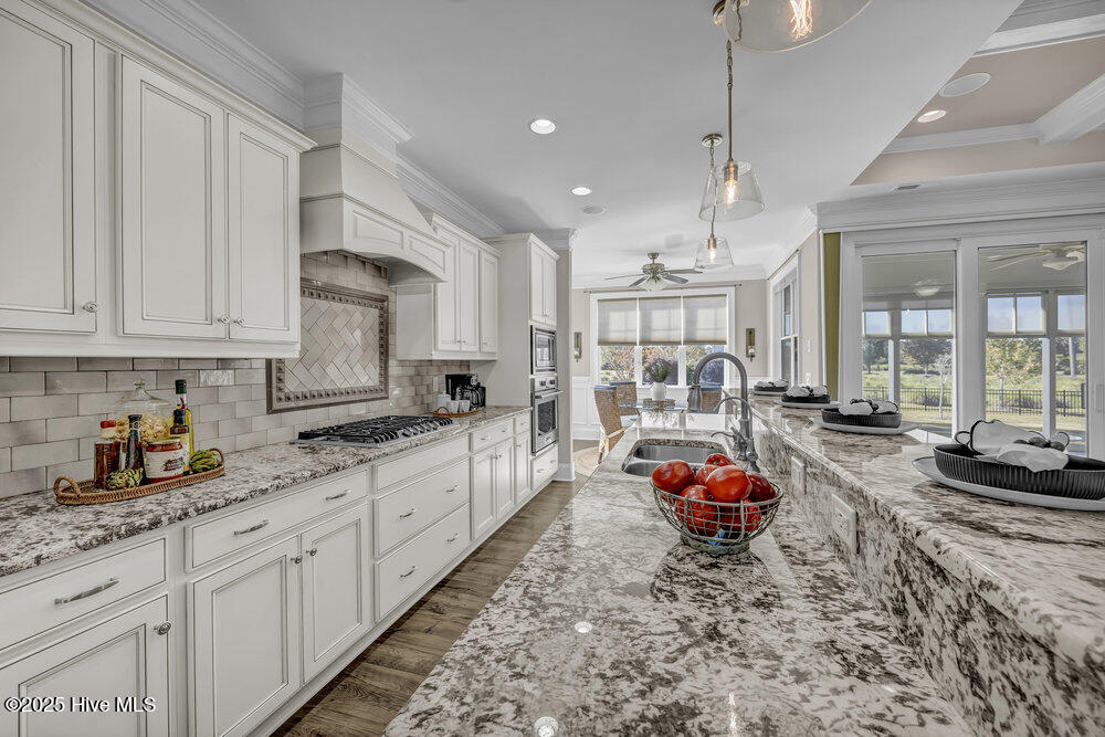 100539818 | Photo 12