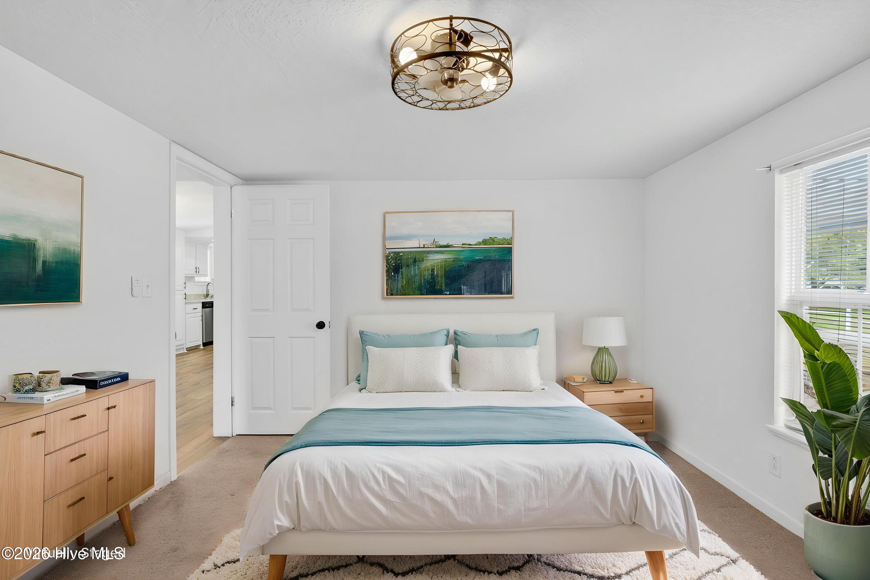 100565671 | Photo 16