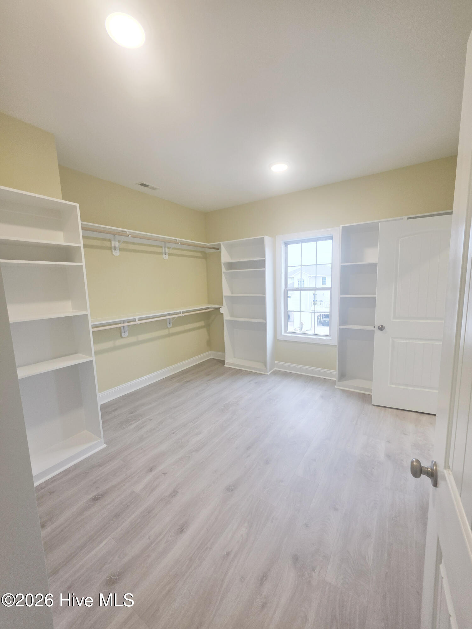 100535825 | Photo 30