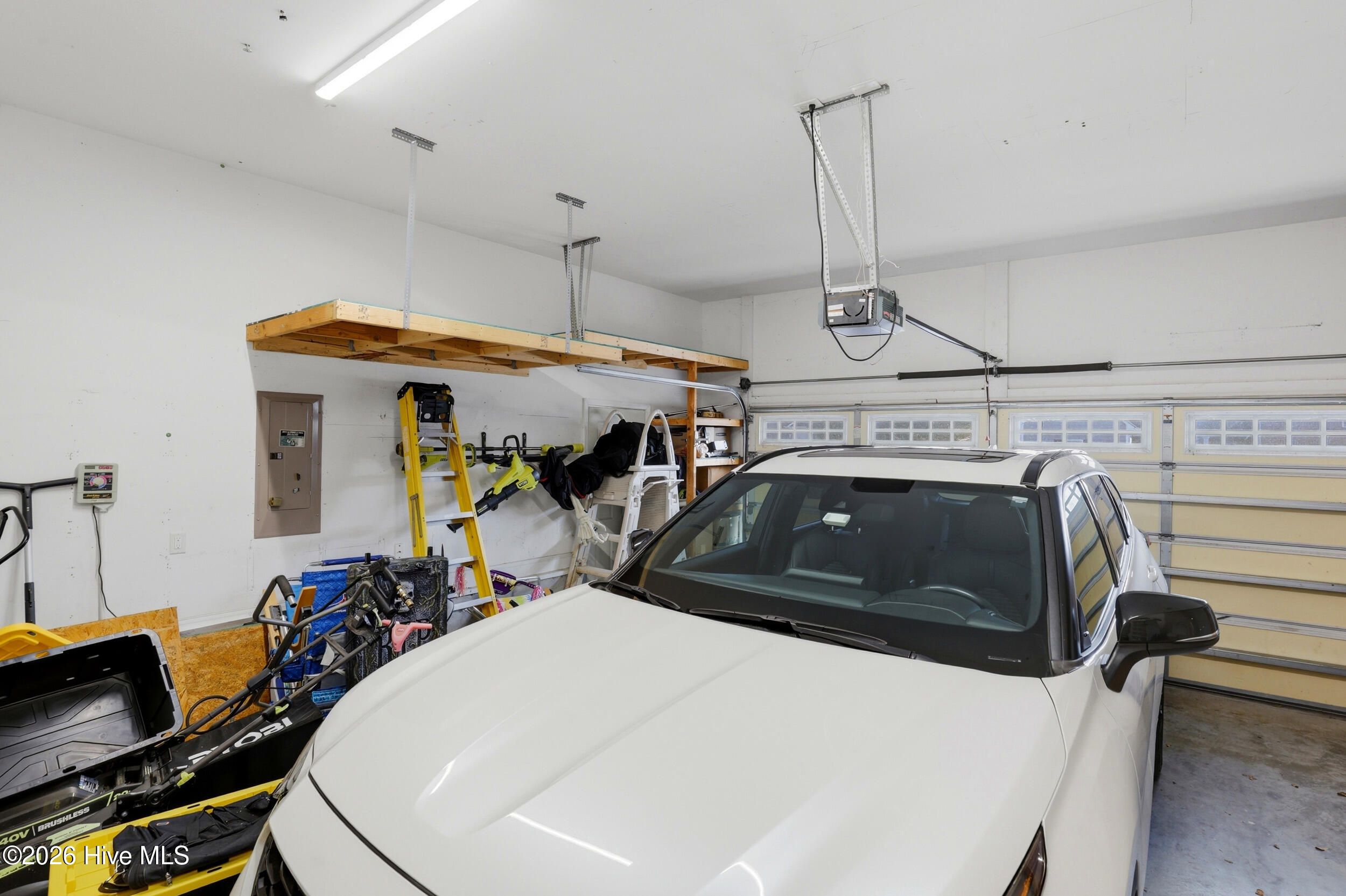 100557716 | Photo 32