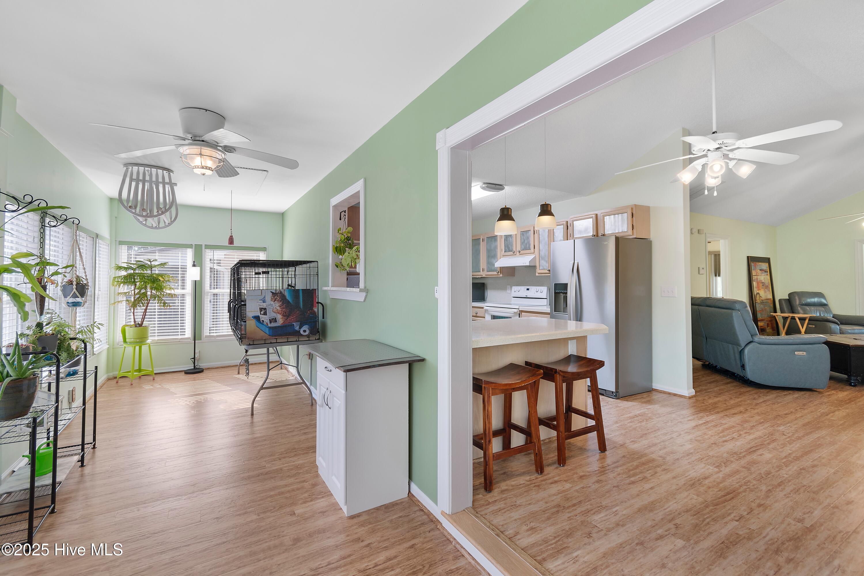 100542990 | Photo 28