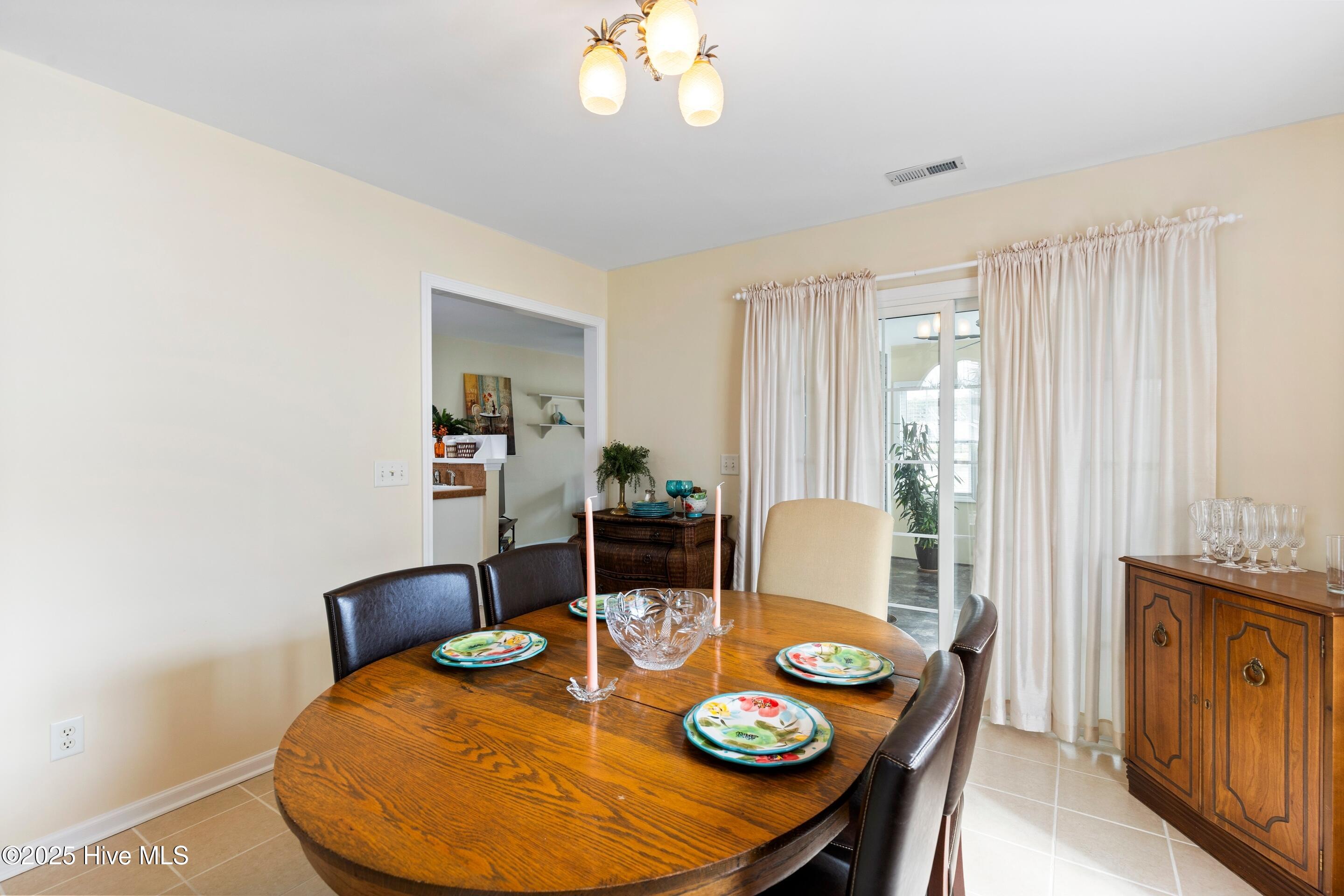 100528797 | Photo 17