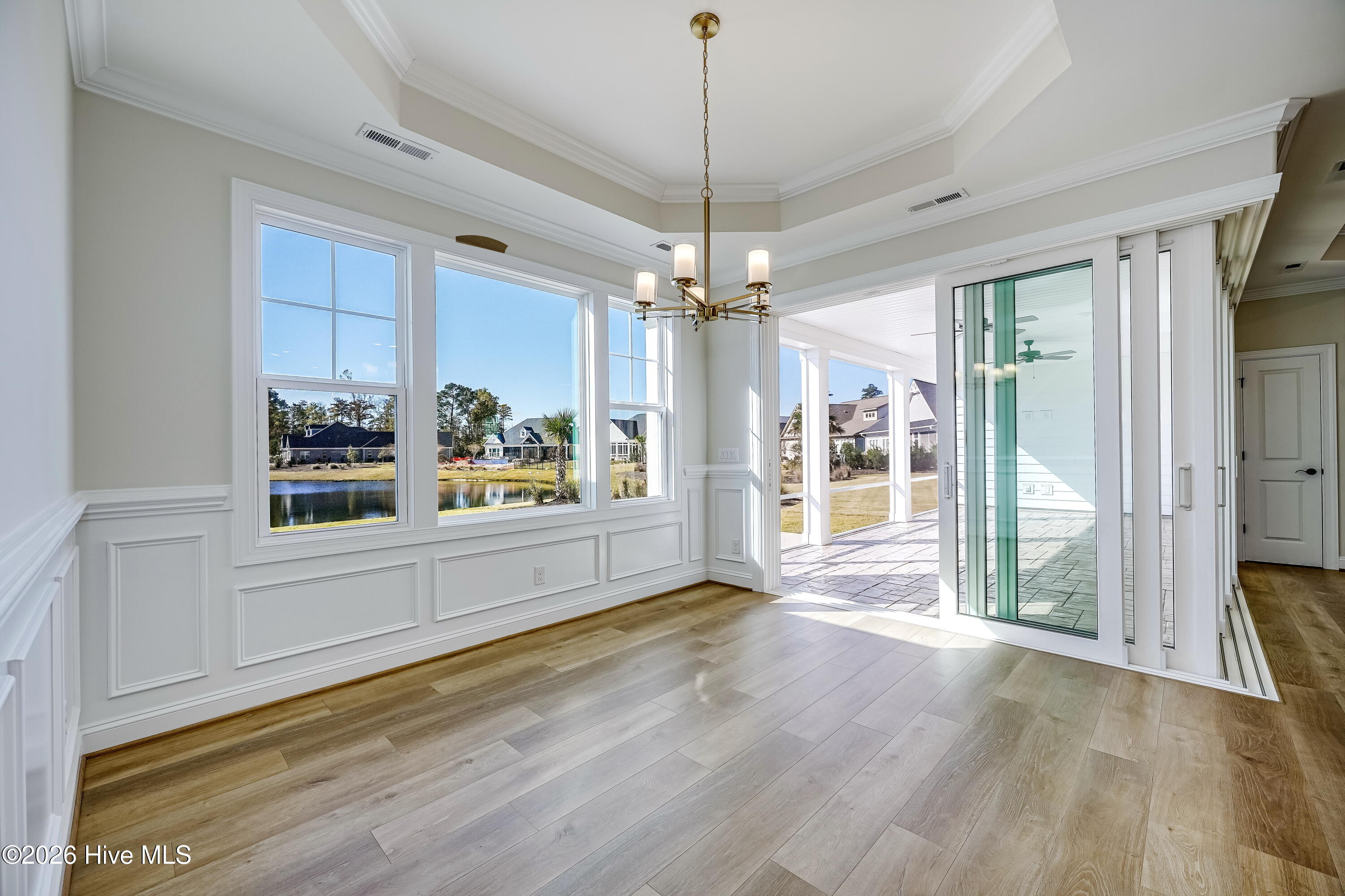 100564282 | Photo 17