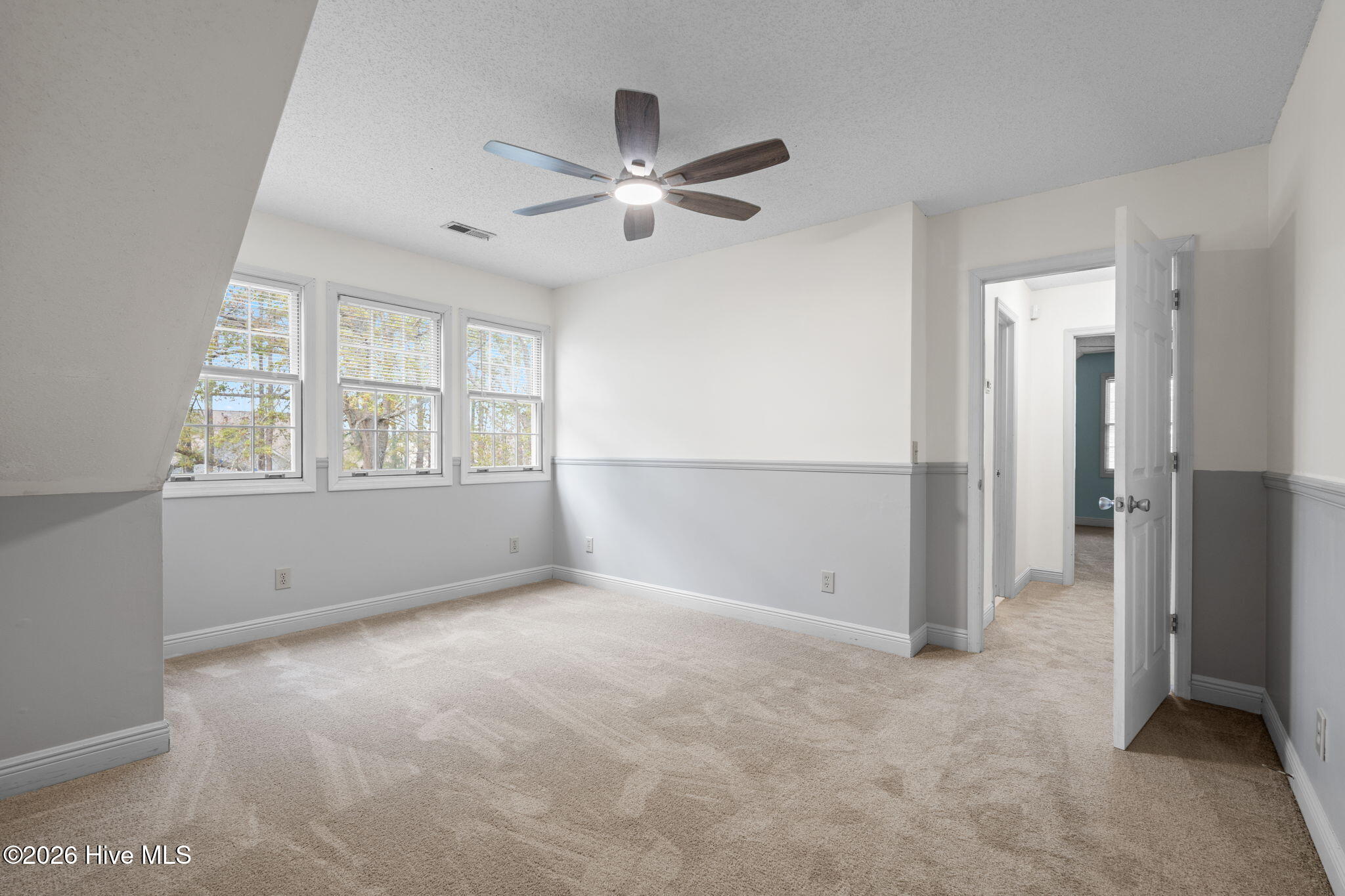 100564721 | Photo 48