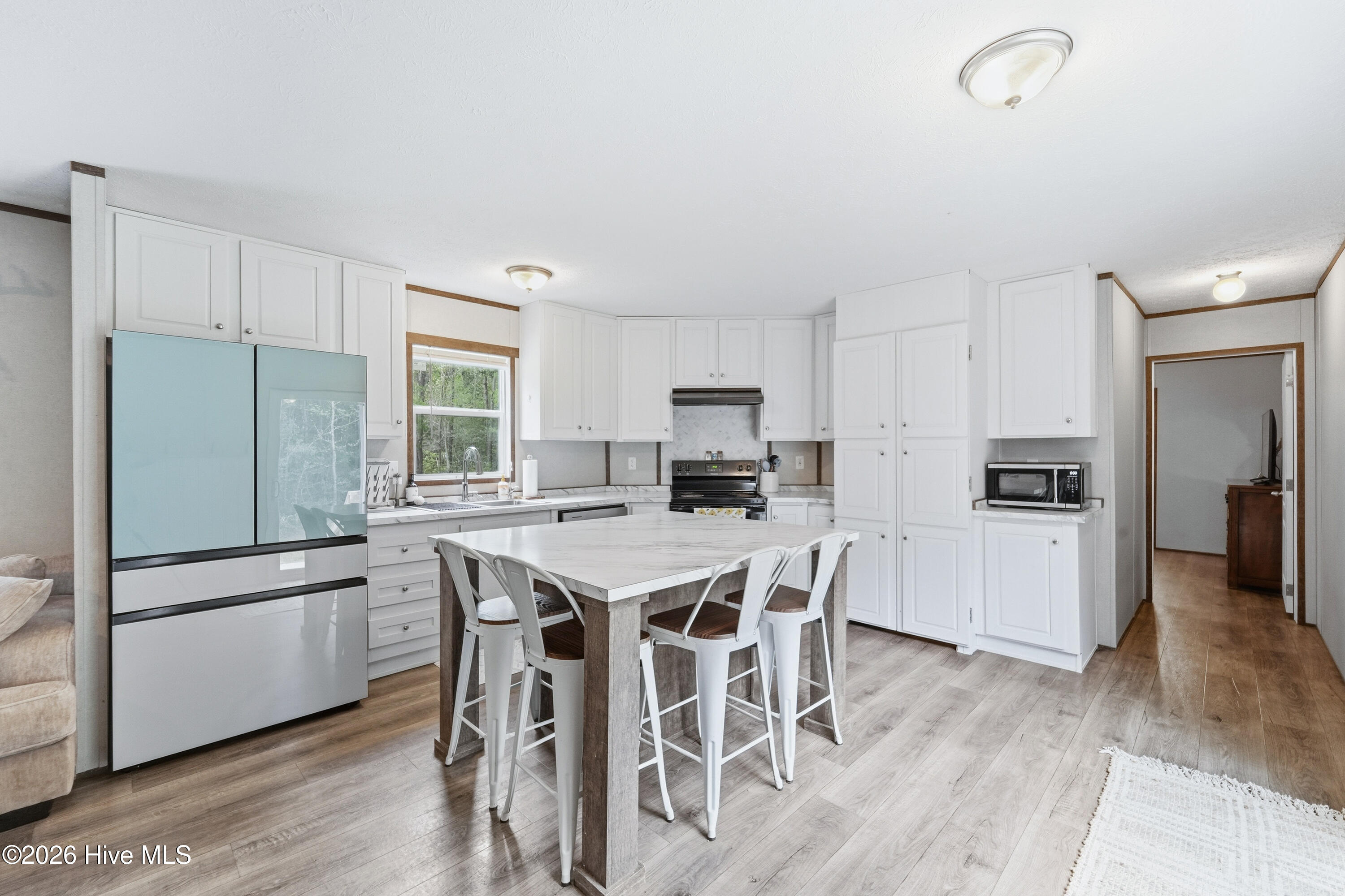 100566814 | Photo 30