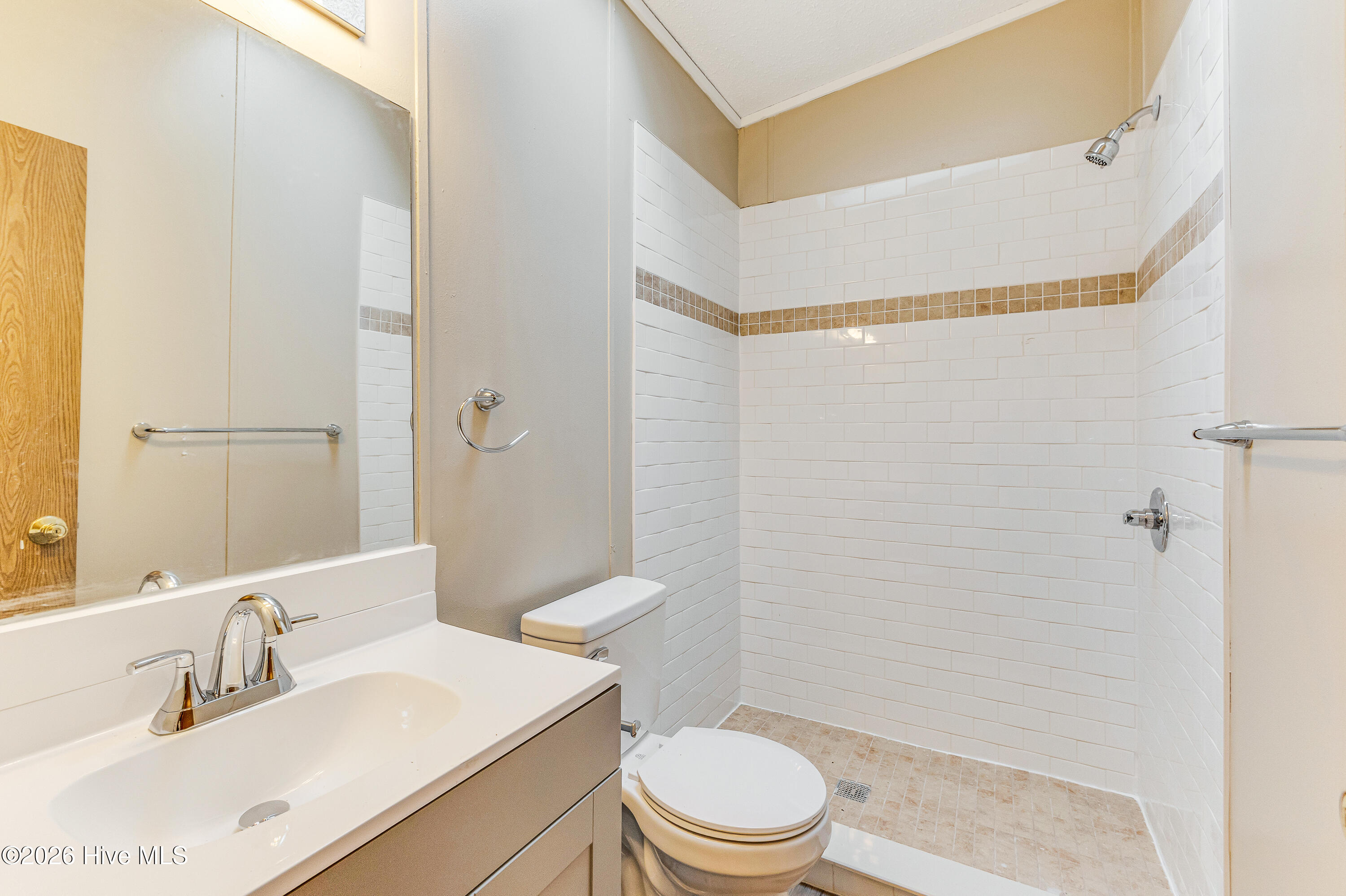 100564179 | Photo 18