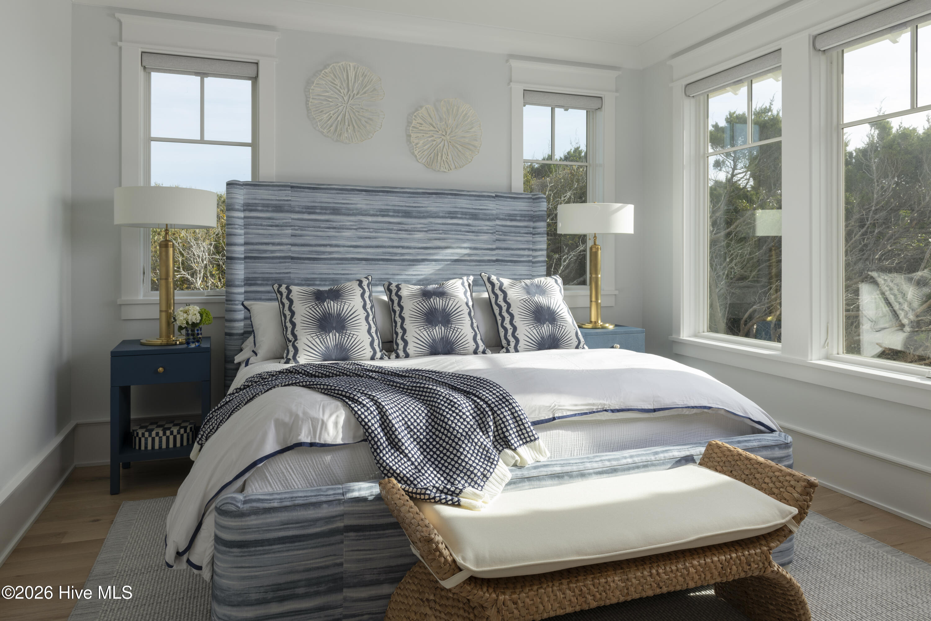 100569971 | Photo 26